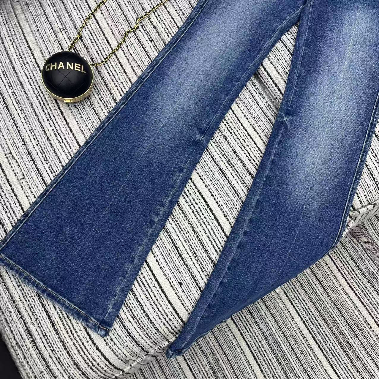 “YSL 25-Year Early Autumn Series: P504 Female Suit with New Horn Jeans” - 图片 5