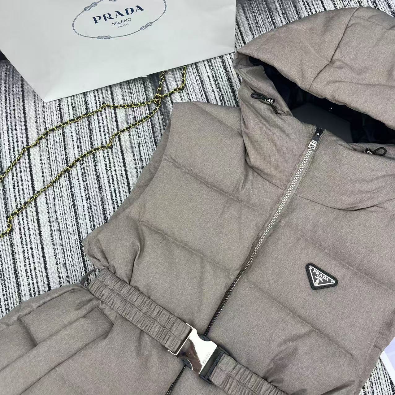 “Review: P1200 Female Suit with Dust Bag from Pra* New Hat Collection” - 图片 3