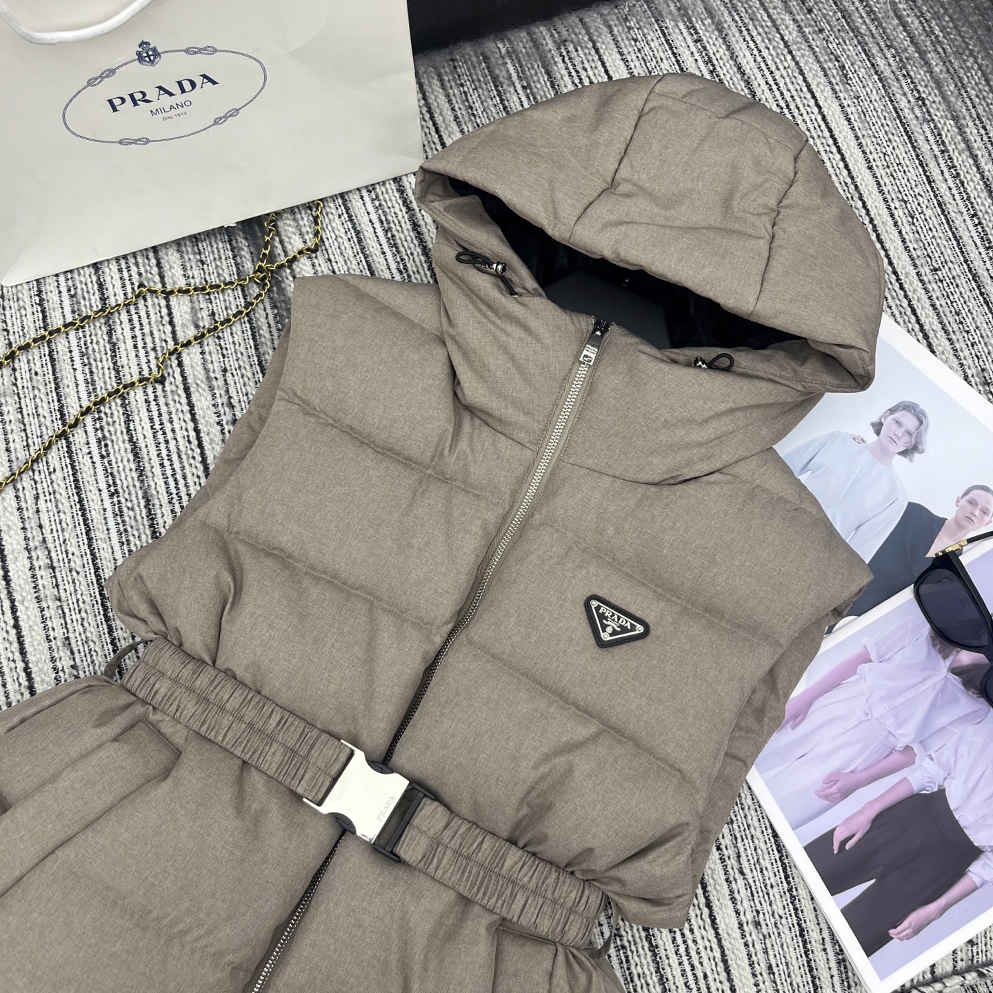 “Review: P1200 Female Suit with Dust Bag from Pra* New Hat Collection” - 图片 2