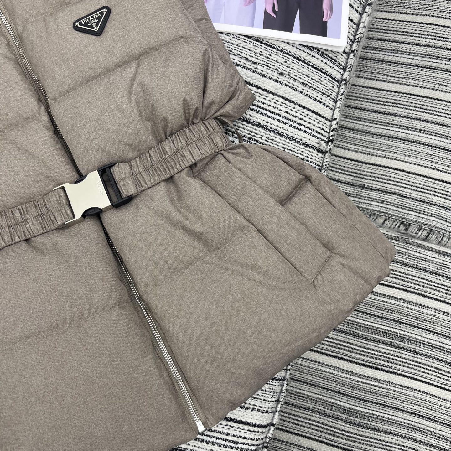 “Review: P1200 Female Suit with Dust Bag from Pra* New Hat Collection” - 图片 6
