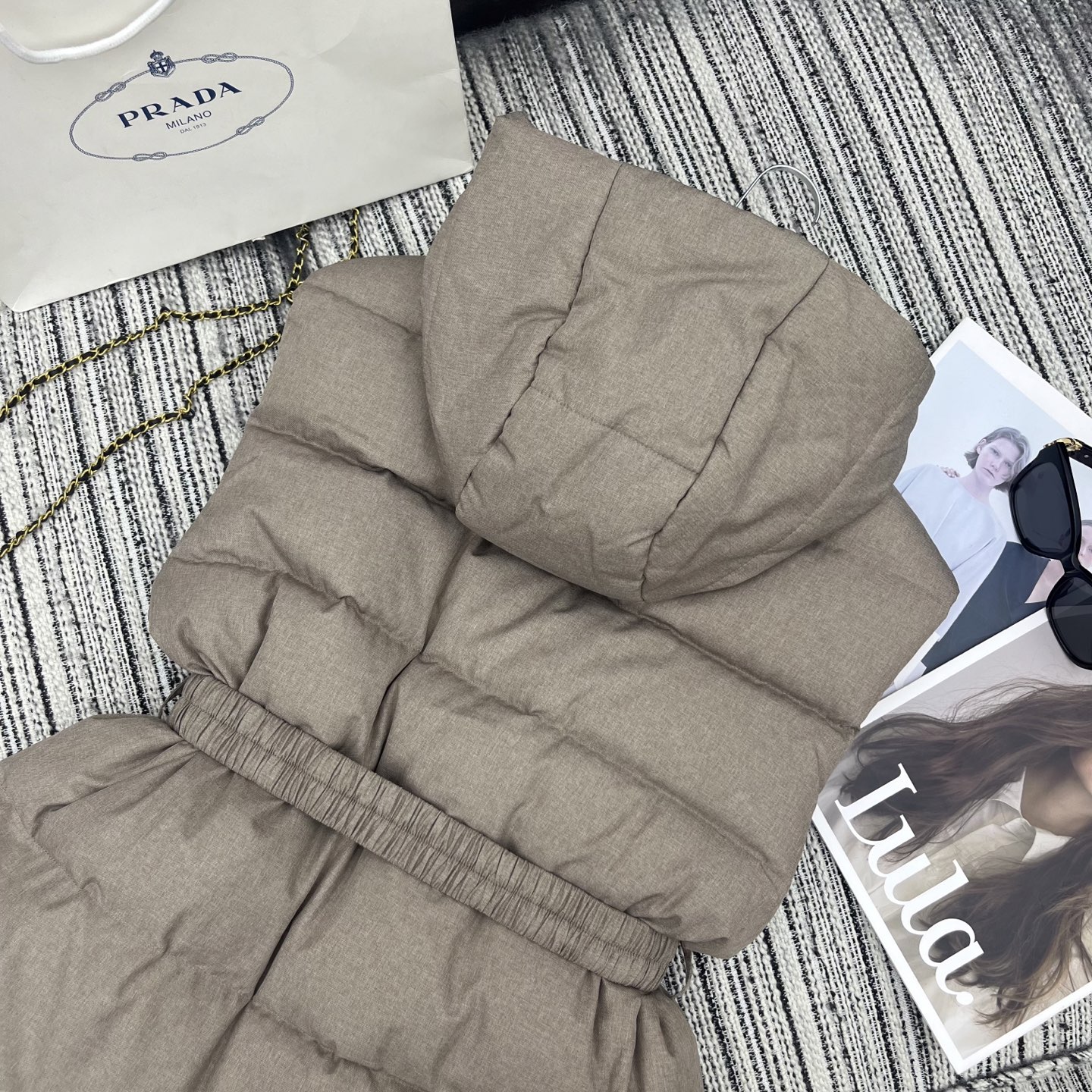 “Review: P1200 Female Suit with Dust Bag from Pra* New Hat Collection” - 图片 9