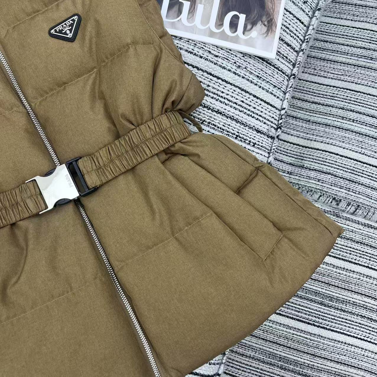 “Stylish P1200 Female Suit with Pra* New Hat Fuffed Mascrete for Early Autumn and Winter” - 图片 7