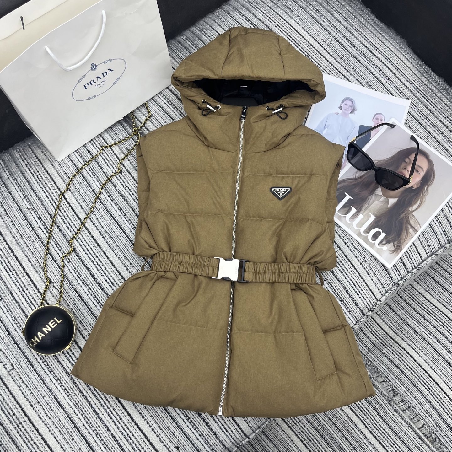 “Stylish P1200 Female Suit with Pra* New Hat Fuffed Mascrete for Early Autumn and Winter” - 图片 1