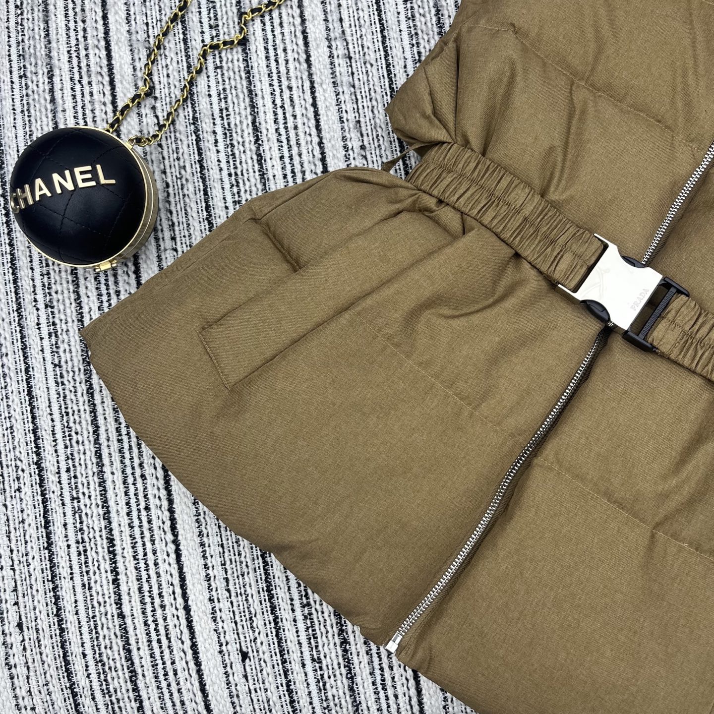 “Stylish P1200 Female Suit with Pra* New Hat Fuffed Mascrete for Early Autumn and Winter” - 图片 6