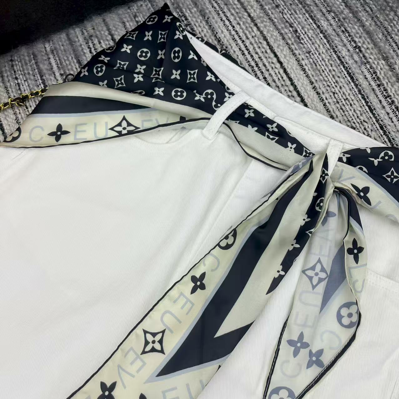 “Review: P468 Women’s Suit with Lou* Embroidery Logo for Early Autumn/Winter 25-Year Series” - 图片 3