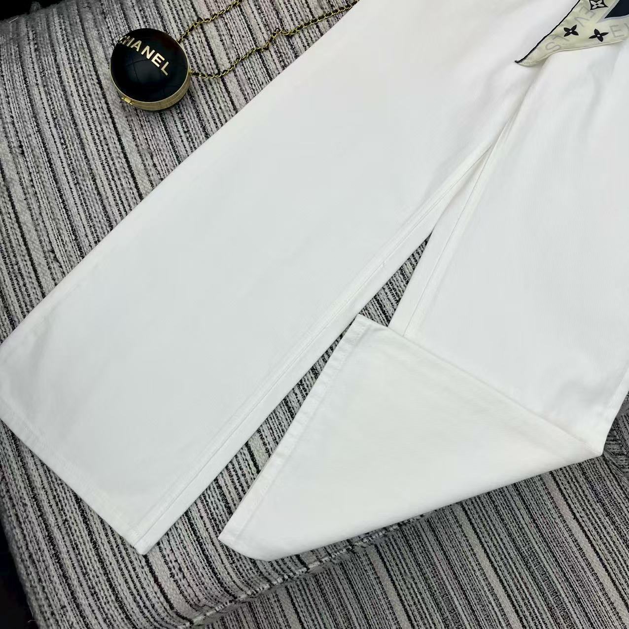 “Review: P468 Women’s Suit with Lou* Embroidery Logo for Early Autumn/Winter 25-Year Series” - 图片 5