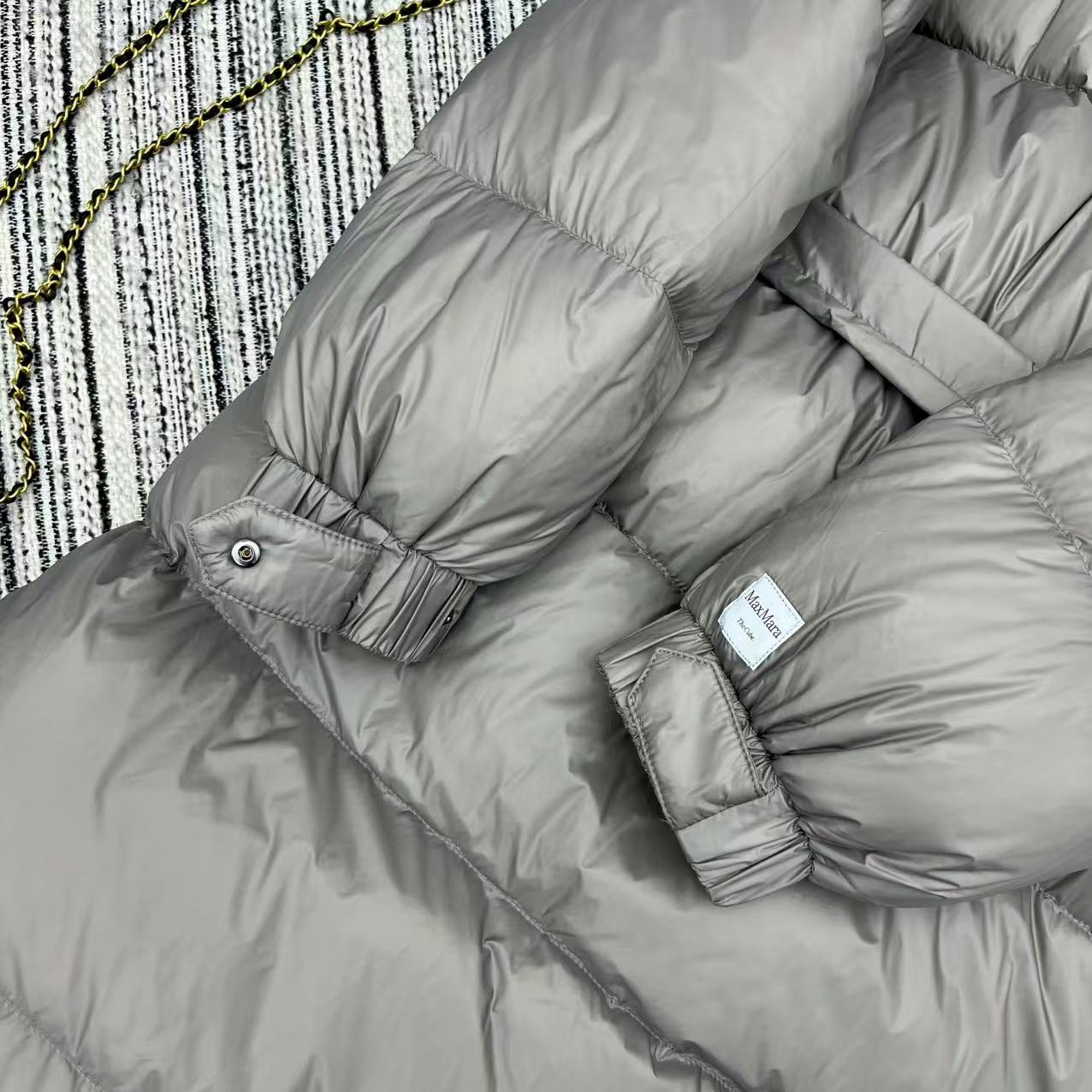 “Max* 25-Year Early Autumn/Winter Series: P1512 Female Suit with Dustproof Bag Review” - 图片 9