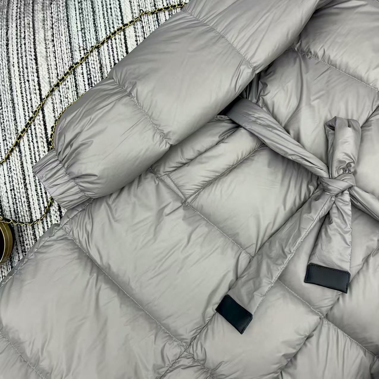 “Max* 25-Year Early Autumn/Winter Series: P1512 Female Suit with Dustproof Bag Review” - 图片 5
