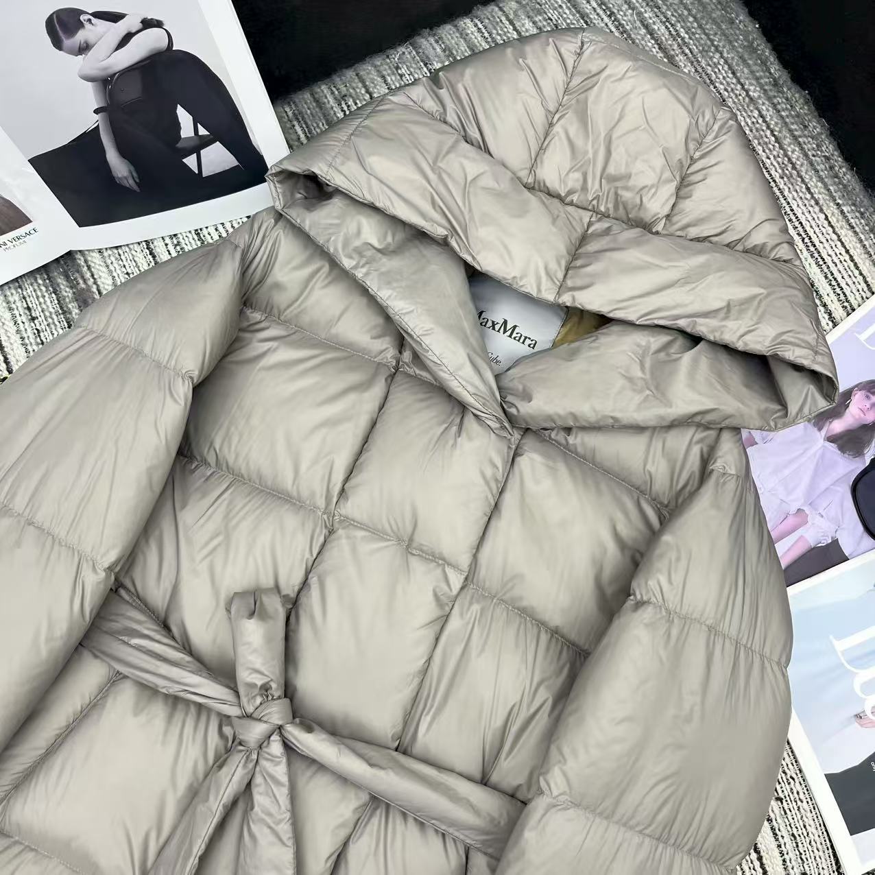 “Max* 25-Year Early Autumn/Winter Series: P1512 Female Suit with Dustproof Bag Review” - 图片 2