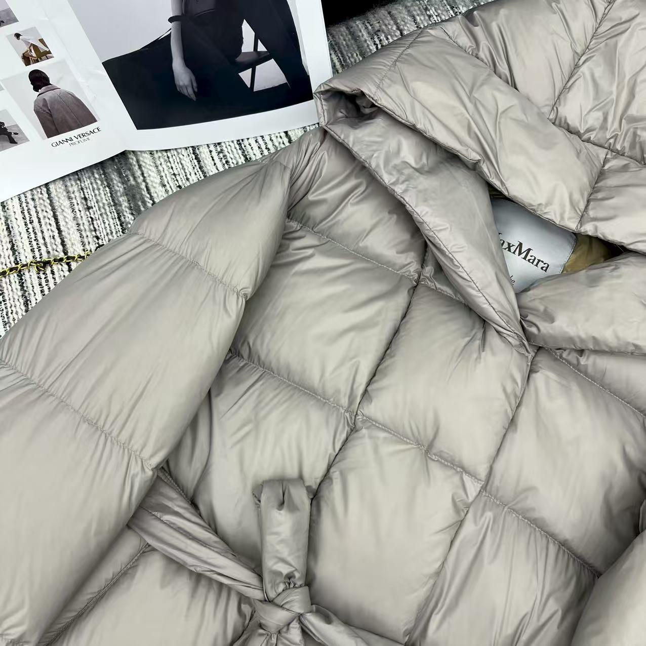 “Max* 25-Year Early Autumn/Winter Series: P1512 Female Suit with Dustproof Bag Review” - 图片 3