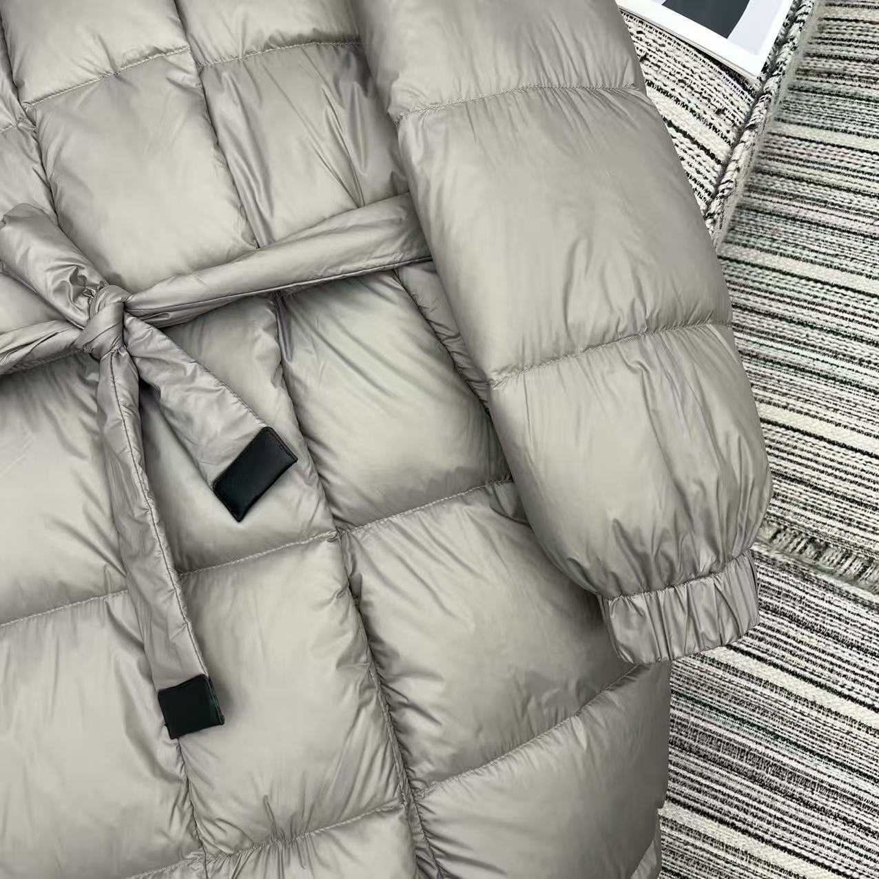 “Max* 25-Year Early Autumn/Winter Series: P1512 Female Suit with Dustproof Bag Review” - 图片 6