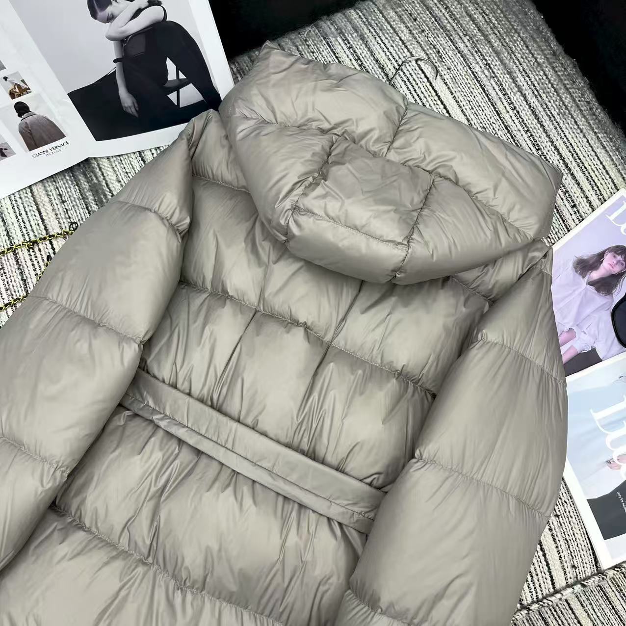 “Max* 25-Year Early Autumn/Winter Series: P1512 Female Suit with Dustproof Bag Review” - 图片 8