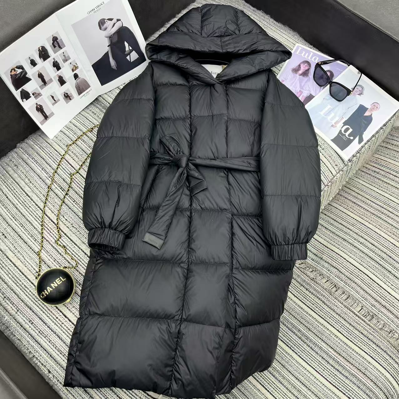 Stylish 25-Year Early Autumn/Winter Max’s Hat-and-Buff Coat with Belt-Tweet Design and Classic Pelvis Suffix