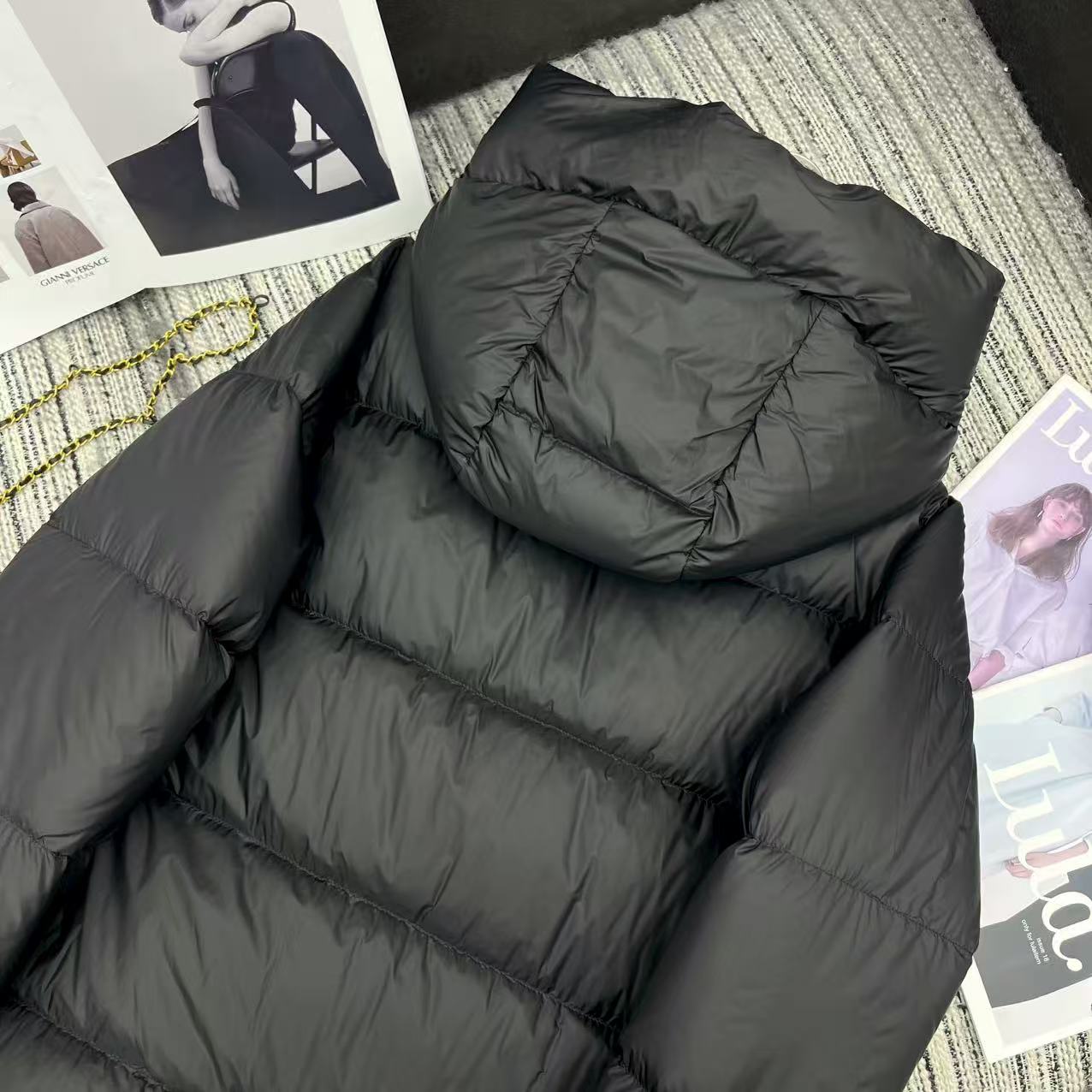 “Max* New Long-Term Hooded Velvet Coat: Exclusive Female Suit for Early Autumn and Winter Series” - 图片 8