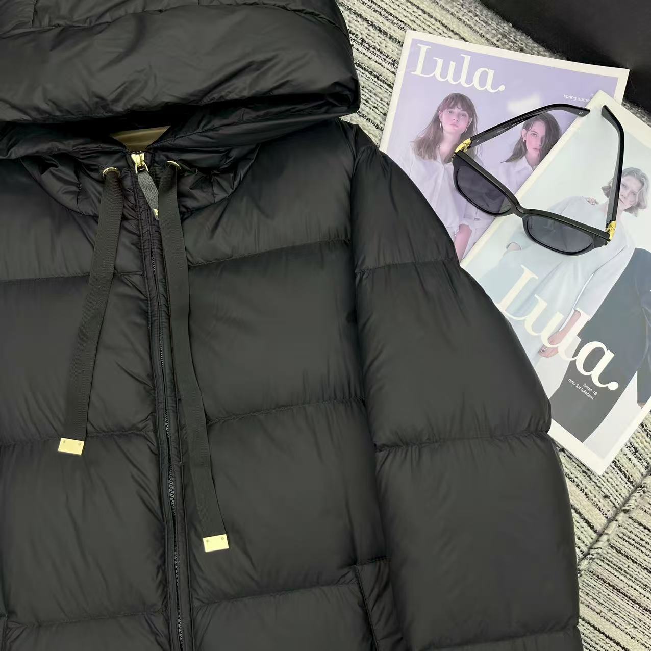 “Max* New Long-Term Hooded Velvet Coat: Exclusive Female Suit for Early Autumn and Winter Series” - 图片 4