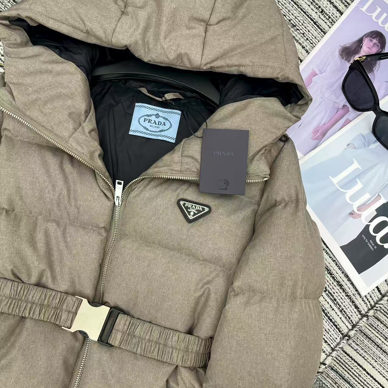“Women’s Fashion Suit P1416: 25-Year Autumn/Winter Series with New Hats and Velvet Details” - 图片 5