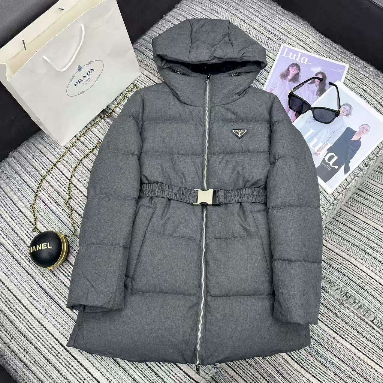 Stylish Female Suit with Dust-Proof Bag: 25-Year Autumn/Winter Series Fashion Trends & Accessories - 图片 1