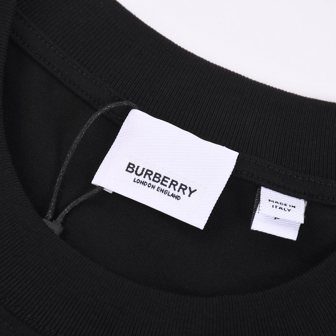 Burberry/巴宝莉 25ss 下摆格纹战马贴布短袖
