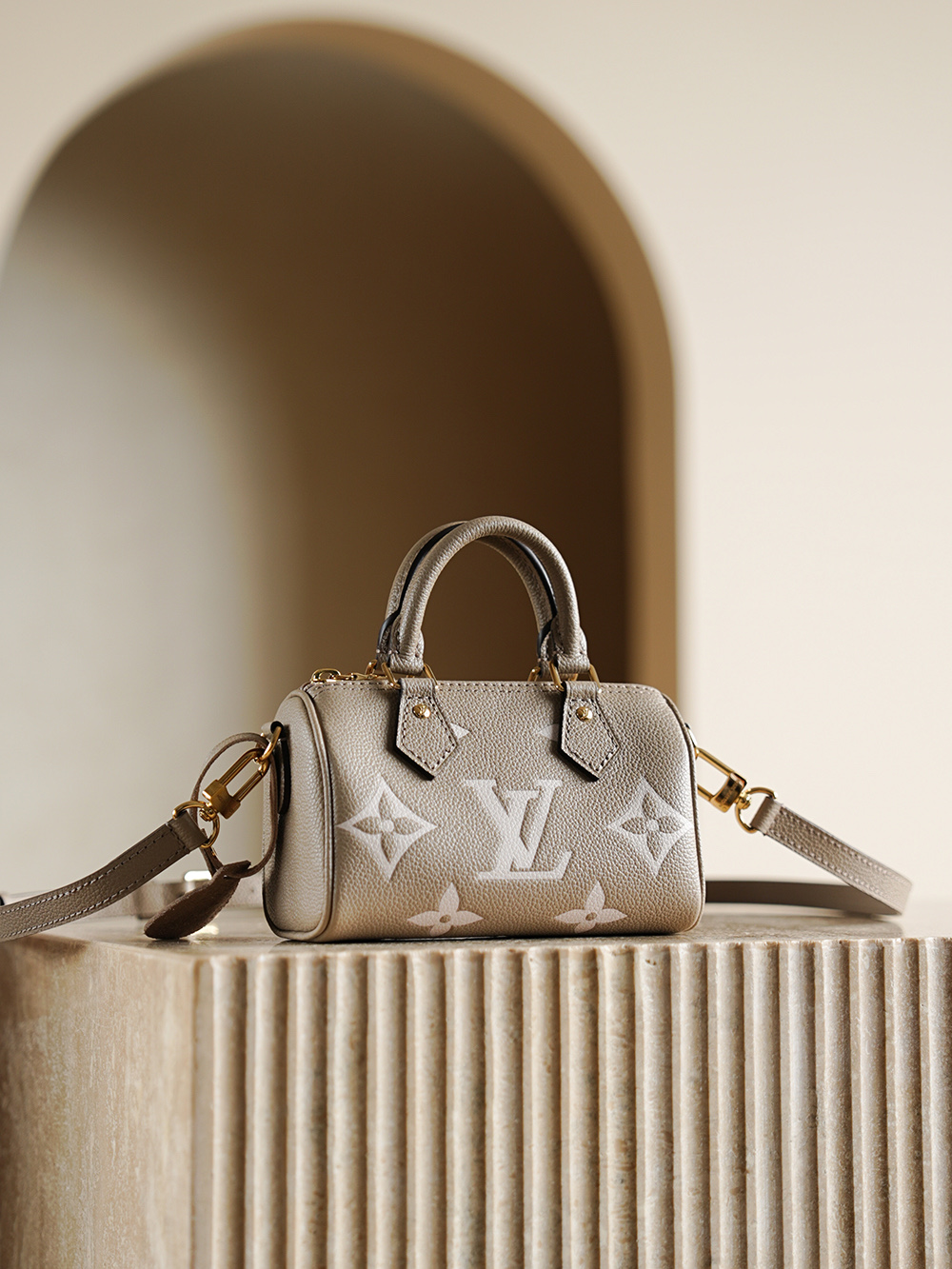 NO:894660,M82890 Premium AS Private Edition Size 10x7.5x16cm This Nano Speedy handbag condenses the classic configuration of the Louis Vuitton Speedy handbag, using the dual tones of Monogram Empreinte soft grain leather to accentuate the Monogram embossed pattern. The zipper closure allows for secure storage, and the clever use of handles and detachable and adjustable shoulder straps allows you to explore a variety of styling possibilities., lv premium sp diamond check fabric, louis vuitton, louis  vuitton19860909M82890 特级AS私品版 尺寸10x7.5x16cm 本款 Nano Speedy 手袋浓缩路易威登 Speedy 手袋的经典构型,以 Monogram Empreinte 软粒面皮革的双重色调烘托 Monogram 压纹图案.拉链开合实现稳妥收纳,巧用手柄和可拆卸并调节的肩带,探索多种造型可能.,lv特级sp菱形格面料,louis vuitton,louis vuitton,Bag