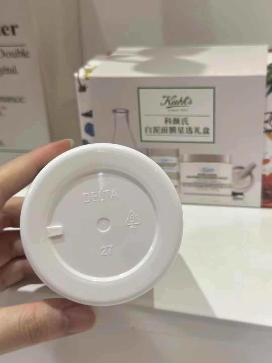 115。科颜氏白泥面膜星选礼盒
🔜 明通版.高质量❗️🇺🇸KIEHL'S/科颜氏 白泥面膜星选礼盒，粤B明通版‼️专供明通正品质量☑️平台代购直出无压力【箱规】件30套 配中文标，一手价格