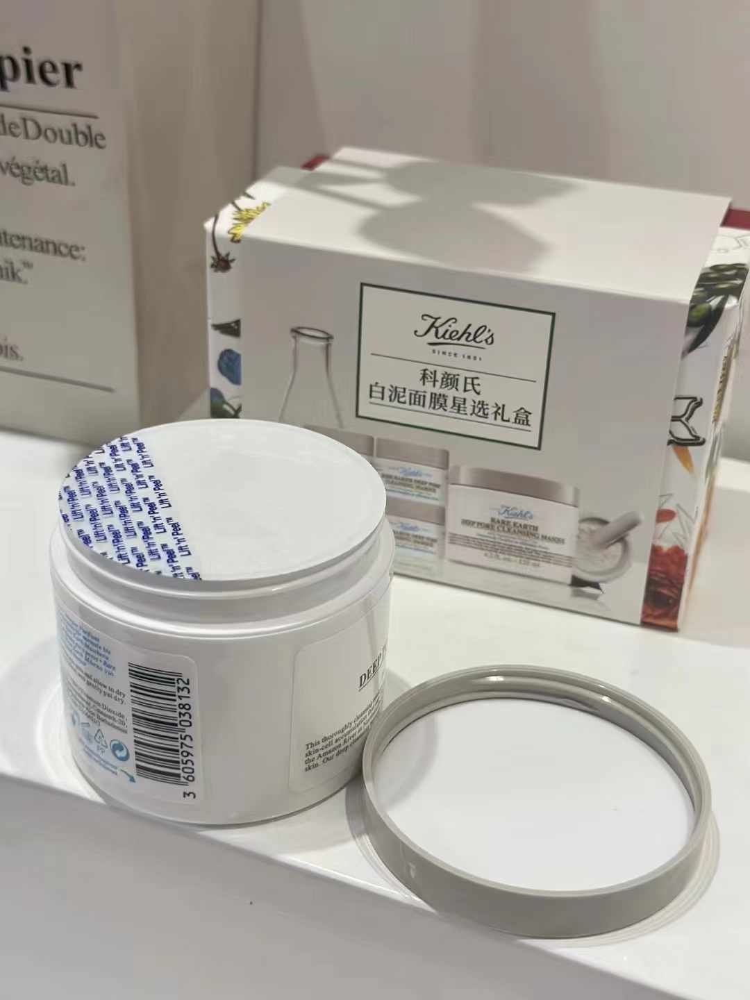 115。科颜氏白泥面膜星选礼盒
🔜 明通版.高质量❗️🇺🇸KIEHL'S/科颜氏 白泥面膜星选礼盒，粤B明通版‼️专供明通正品质量☑️平台代购直出无压力【箱规】件30套 配中文标，一手价格