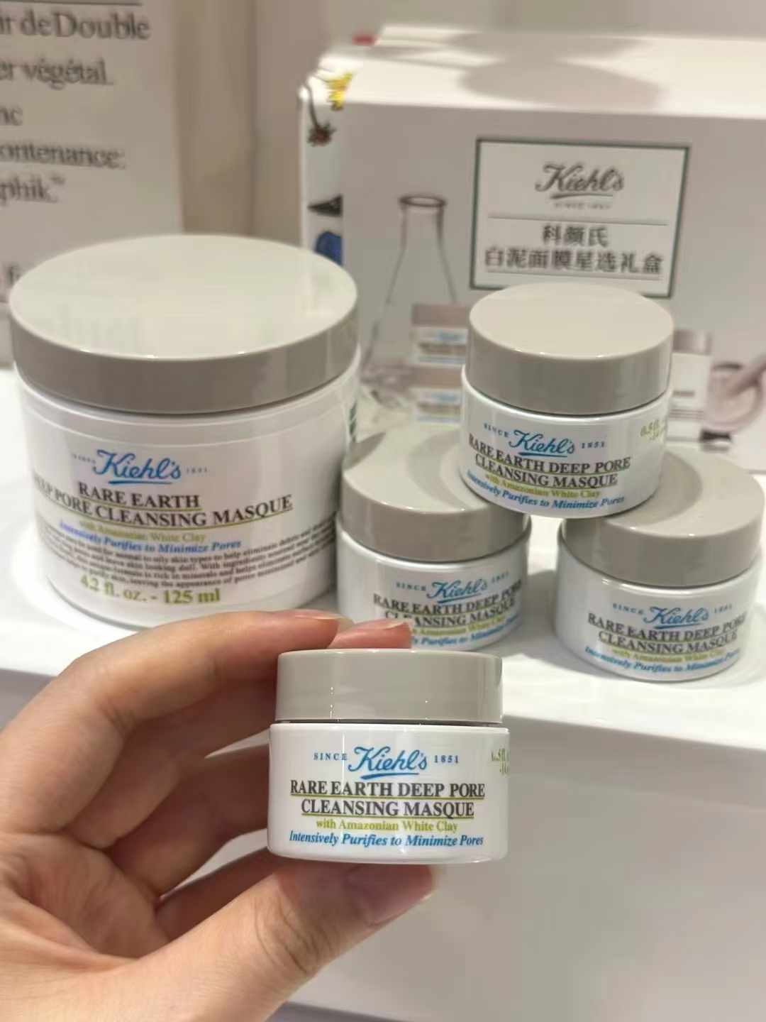 115。科颜氏白泥面膜星选礼盒
🔜 明通版.高质量❗️🇺🇸KIEHL'S/科颜氏 白泥面膜星选礼盒，粤B明通版‼️专供明通正品质量☑️平台代购直出无压力【箱规】件30套 配中文标，一手价格