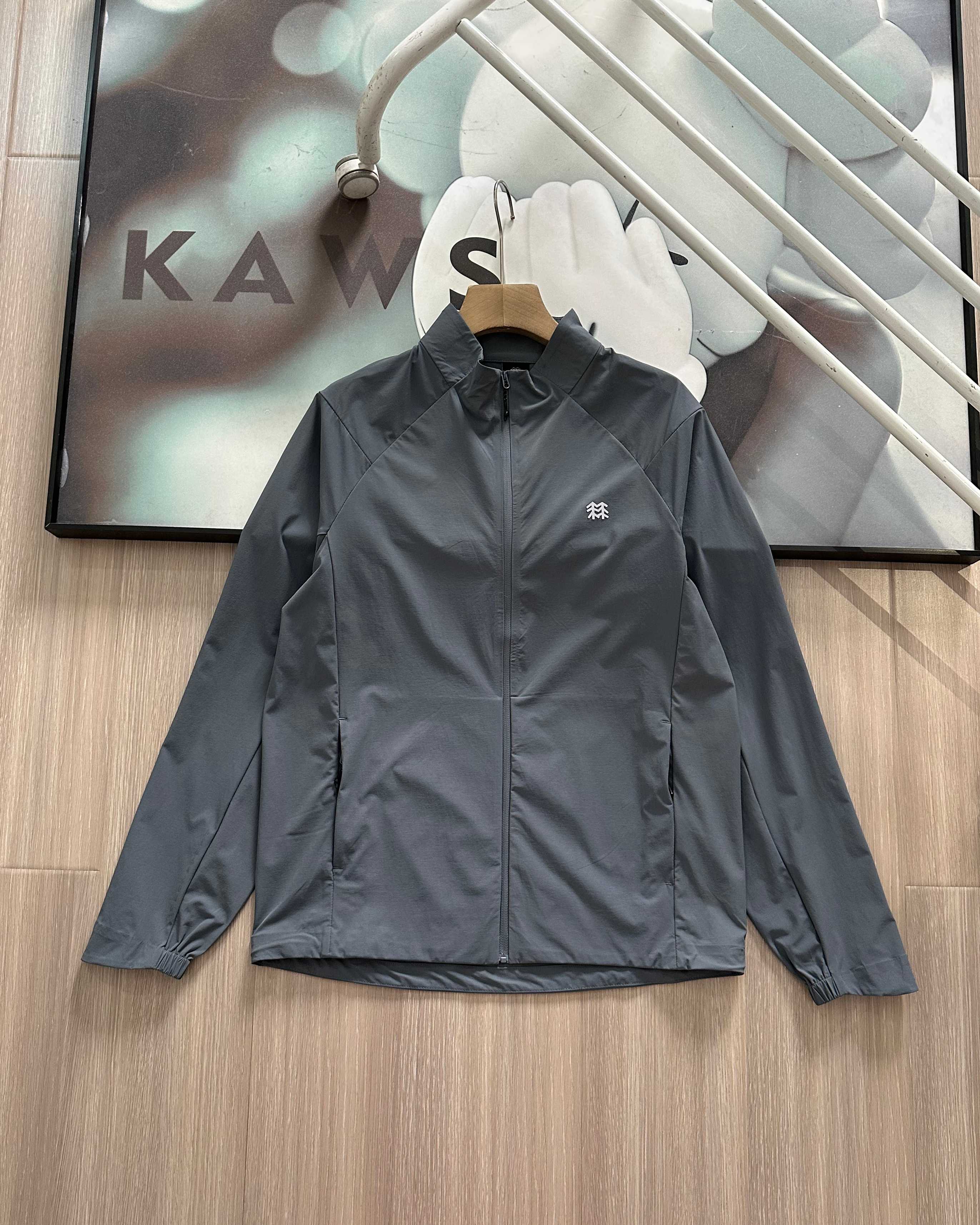 KOLON SPORT Chaqueta Ligera de Verano con Protección Solar para Hombre 5 a1746285774376 5061