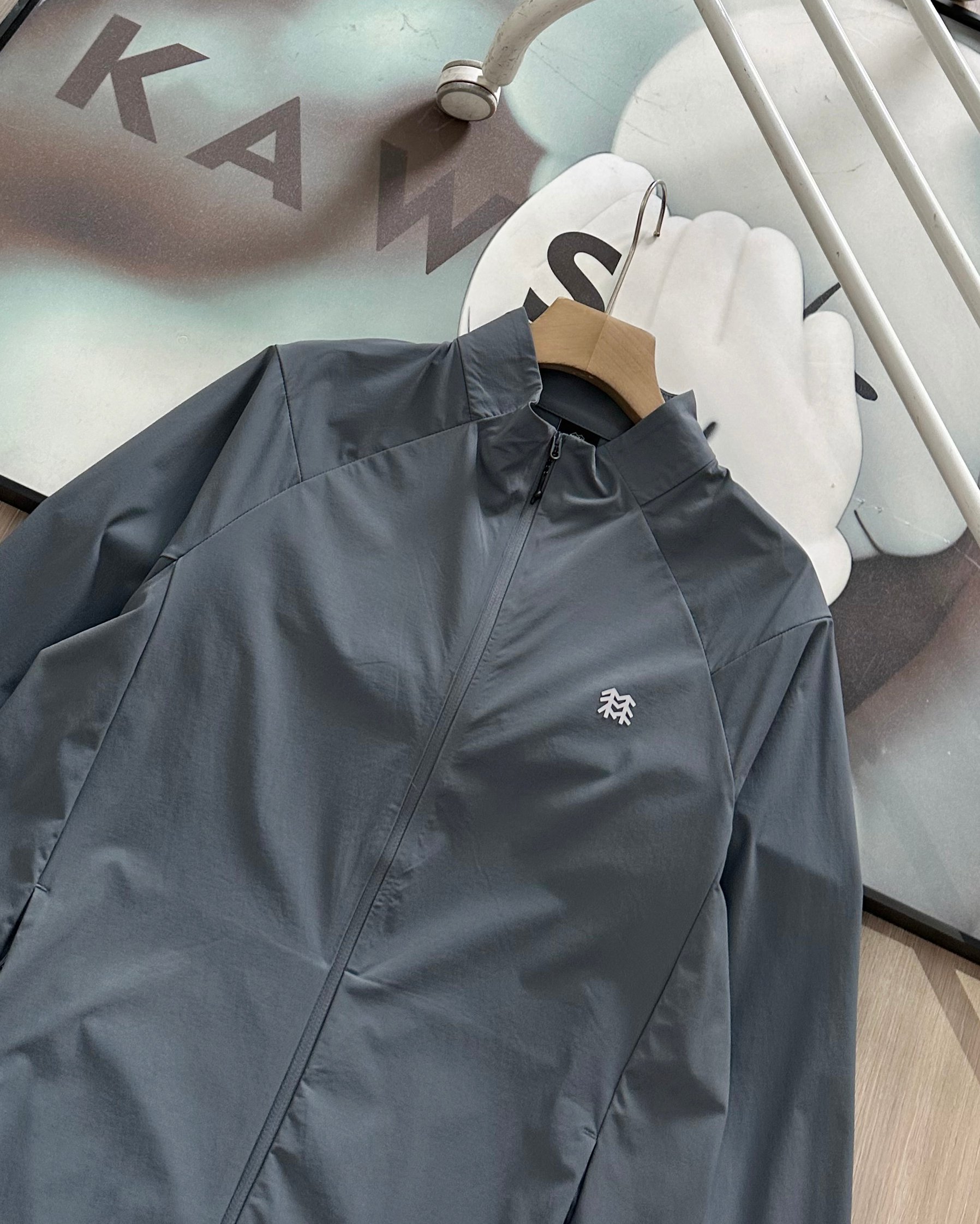 KOLON SPORT Chaqueta Ligera de Verano con Protección Solar para Hombre 11 a1746285788815 6311