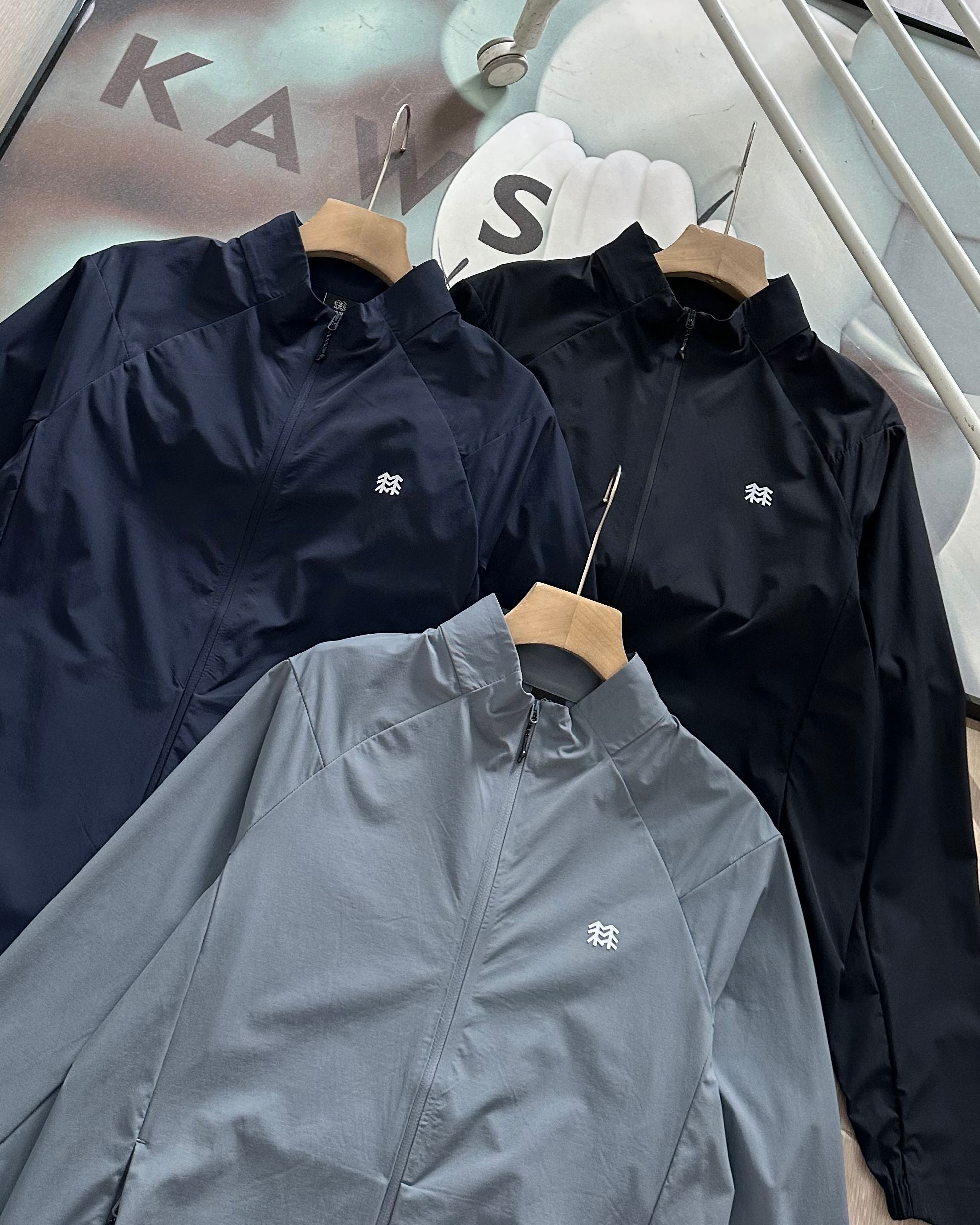 KOLON SPORT Chaqueta Ligera de Verano con Protección Solar para Hombre 14 a1746285789151 4182