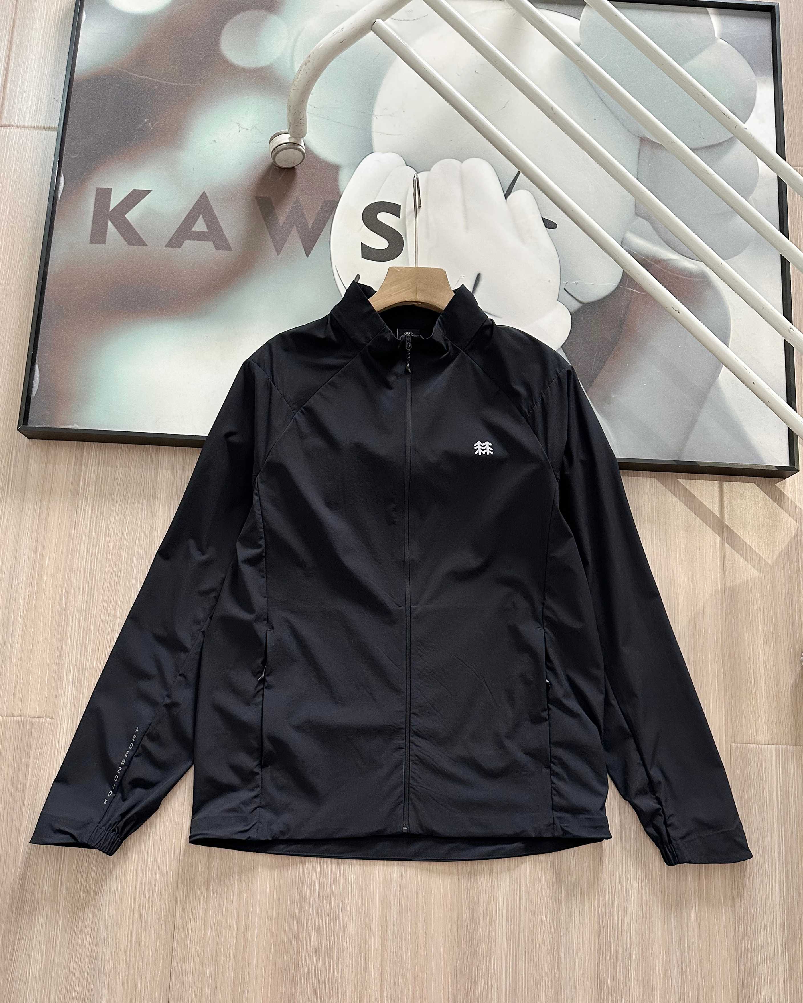 KOLON SPORT Chaqueta Ligera de Verano con Protección Solar para Hombre 7 a1746285801619 4038