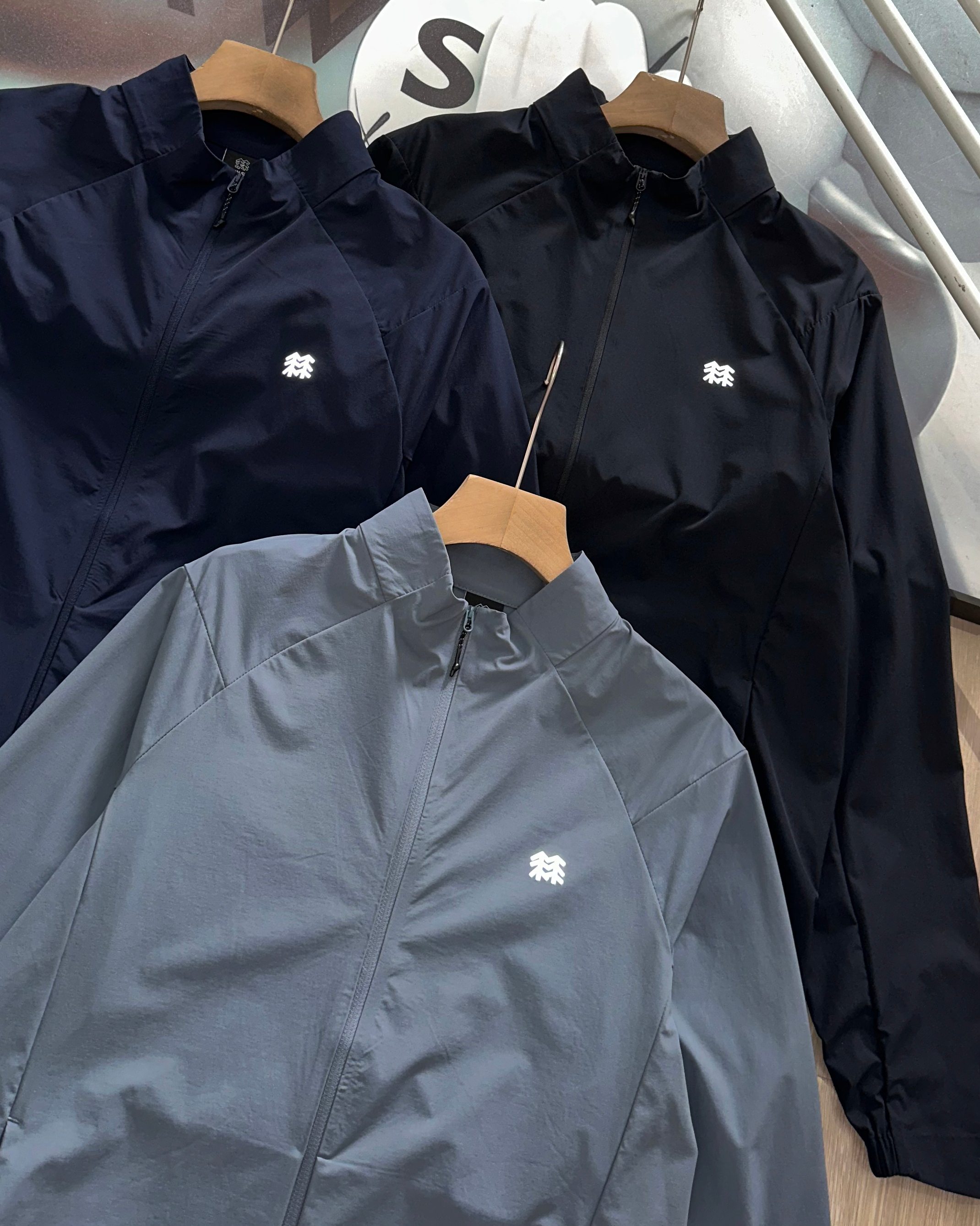 KOLON SPORT Chaqueta Ligera de Verano con Protección Solar para Hombre 15 a1746285806875 3478