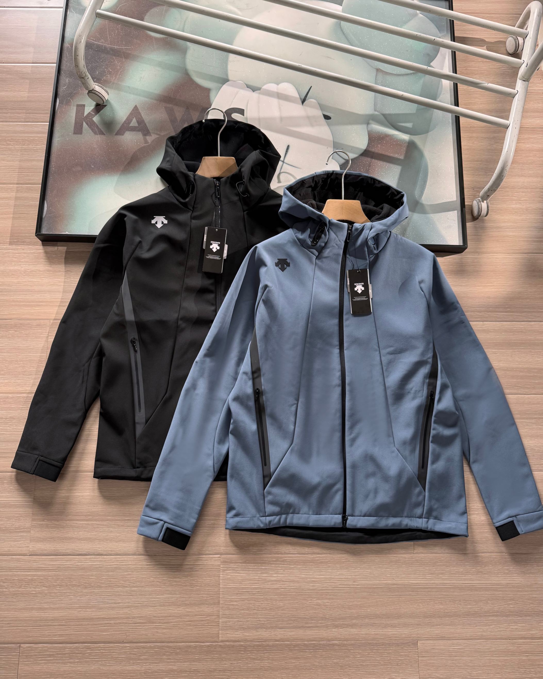 Descente Men's Fleece Lined Softshell Hooded Jacket - Windproof