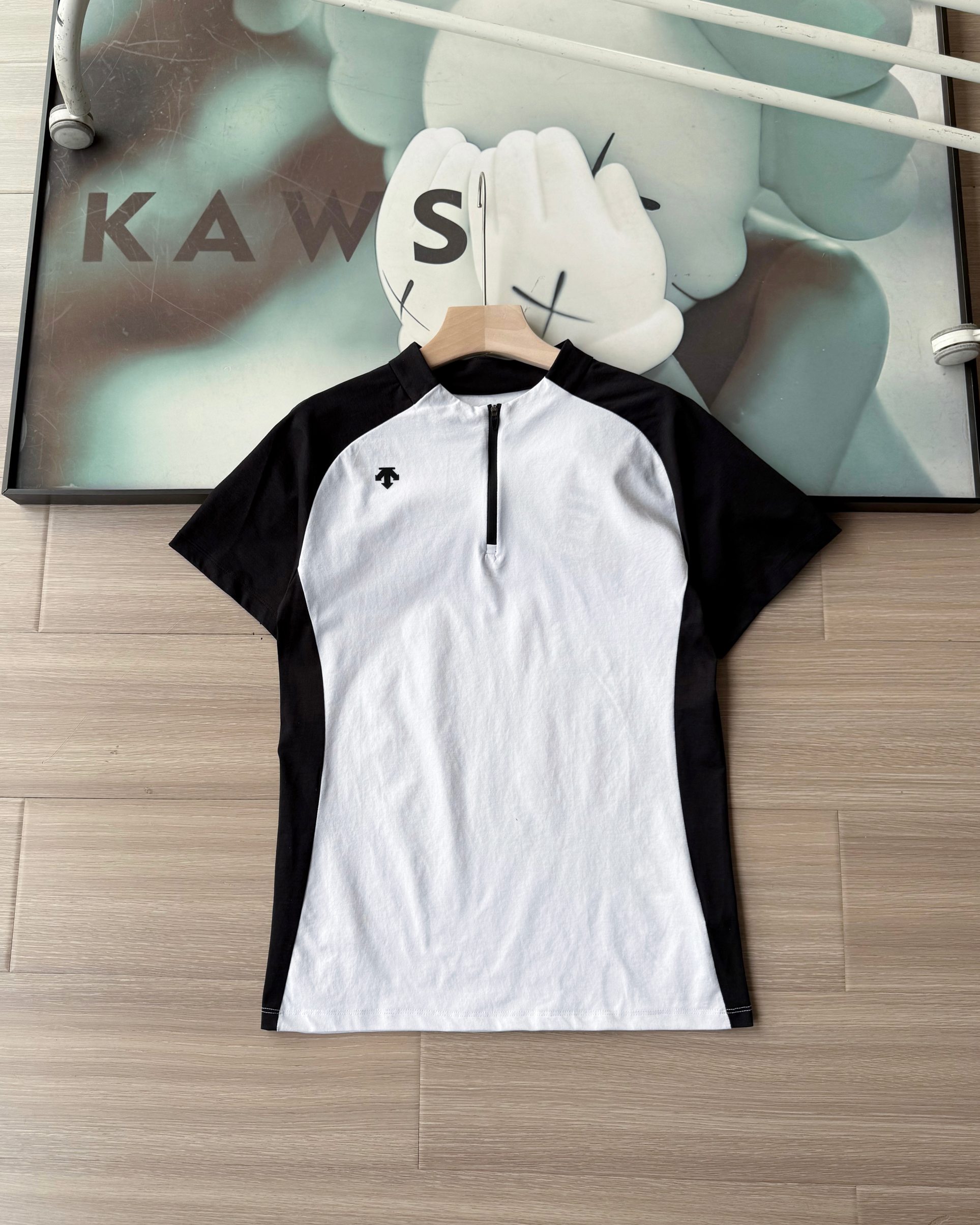 Alternative view of T-Shirt 01047