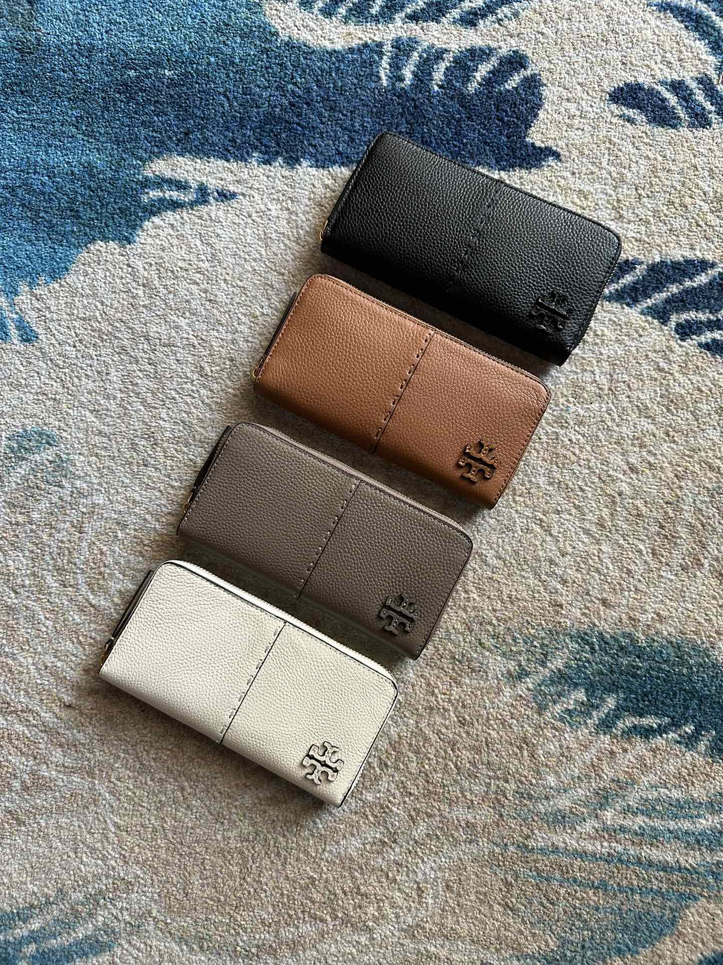 Tory Burch ～Tory Burch McGraw 荔枝纹小牛皮拉链钱包，手工缝线工艺，凸显设计感