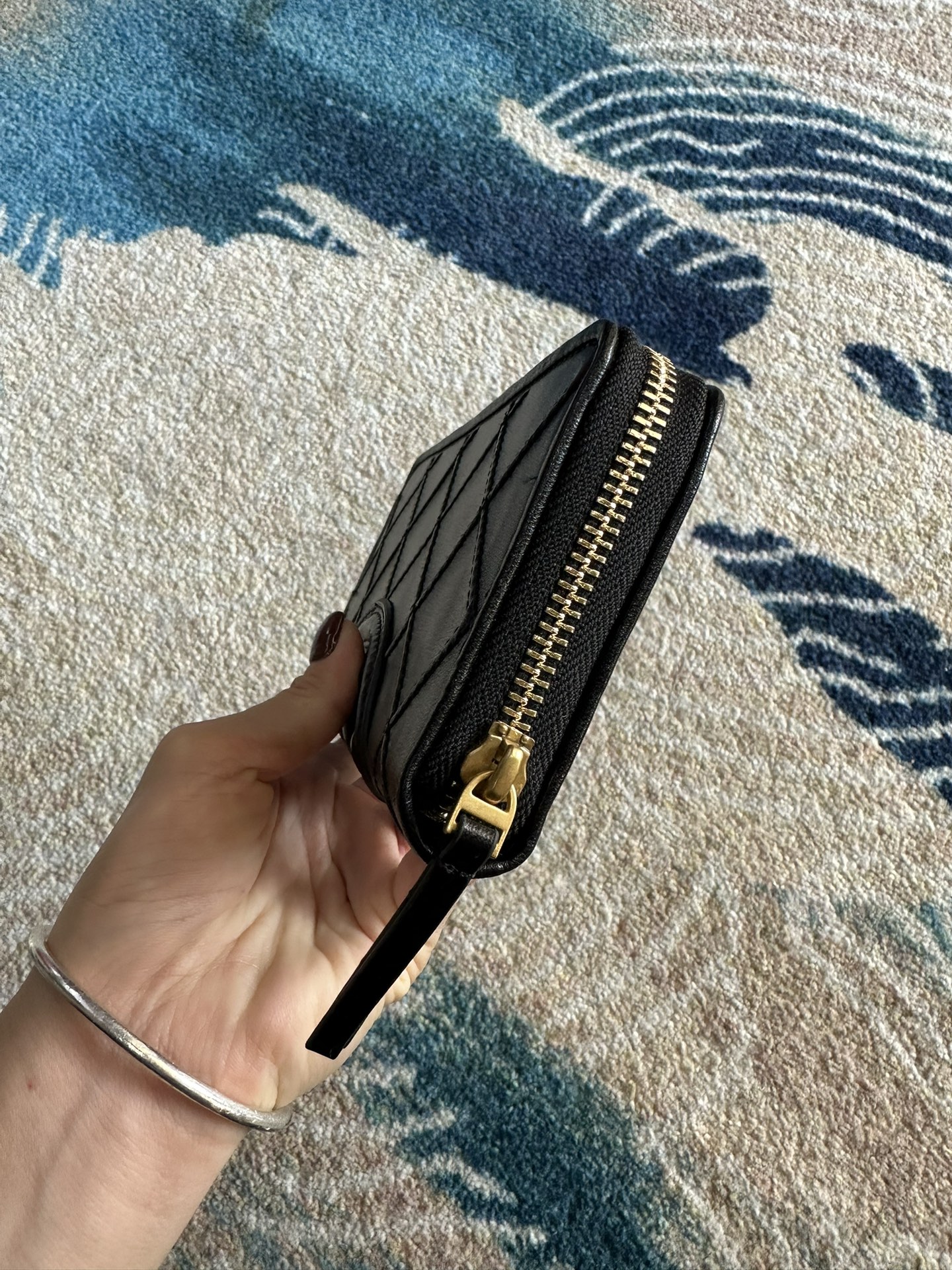 Tory Burch ～Tory Burch Fleming 长款拉链钱包 小羊皮材质 质感细腻柔软 浮雕logo
