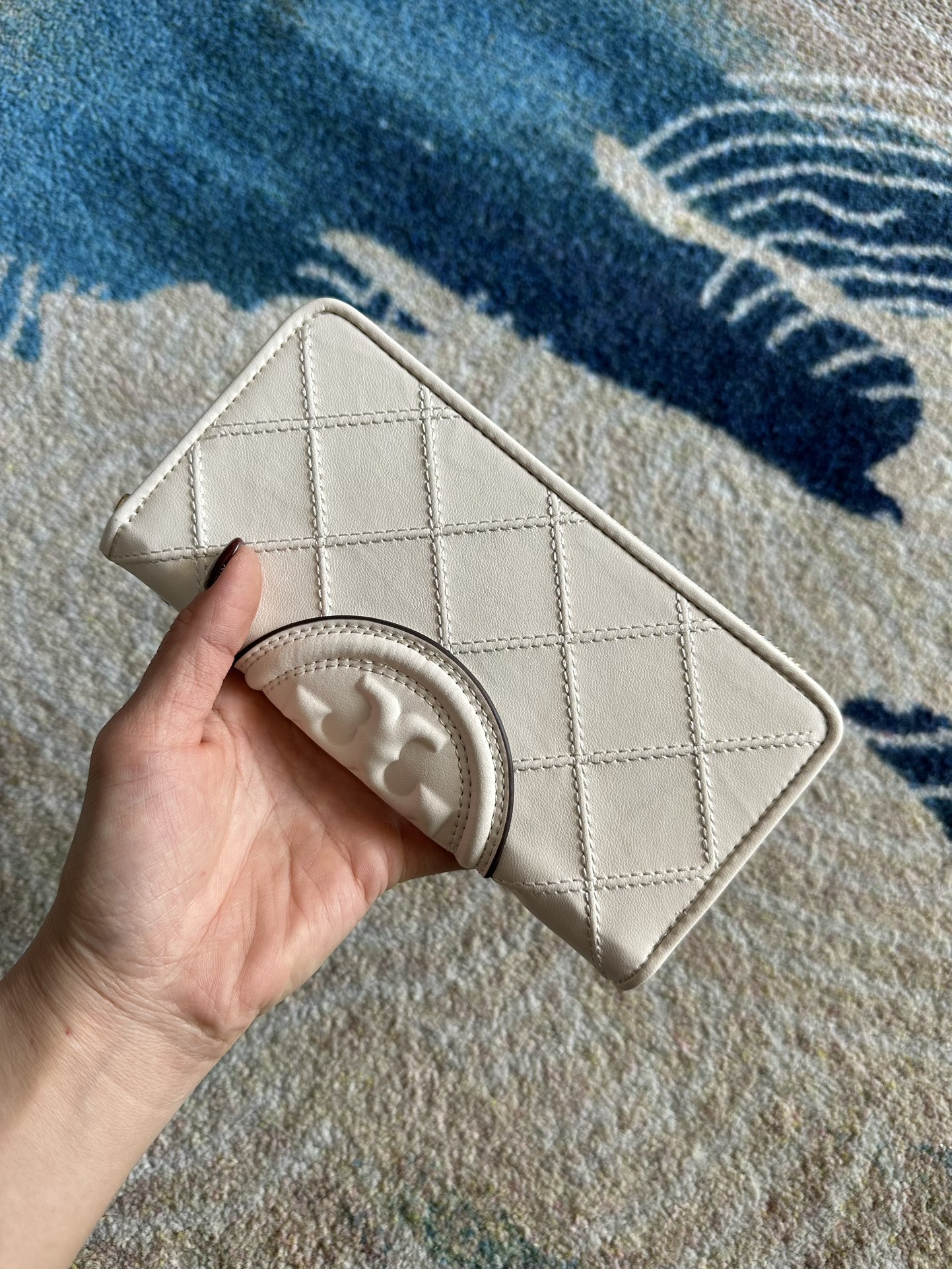 Tory Burch ～Tory Burch Fleming 长款拉链钱包 小羊皮材质 质感细腻柔软 浮雕logo