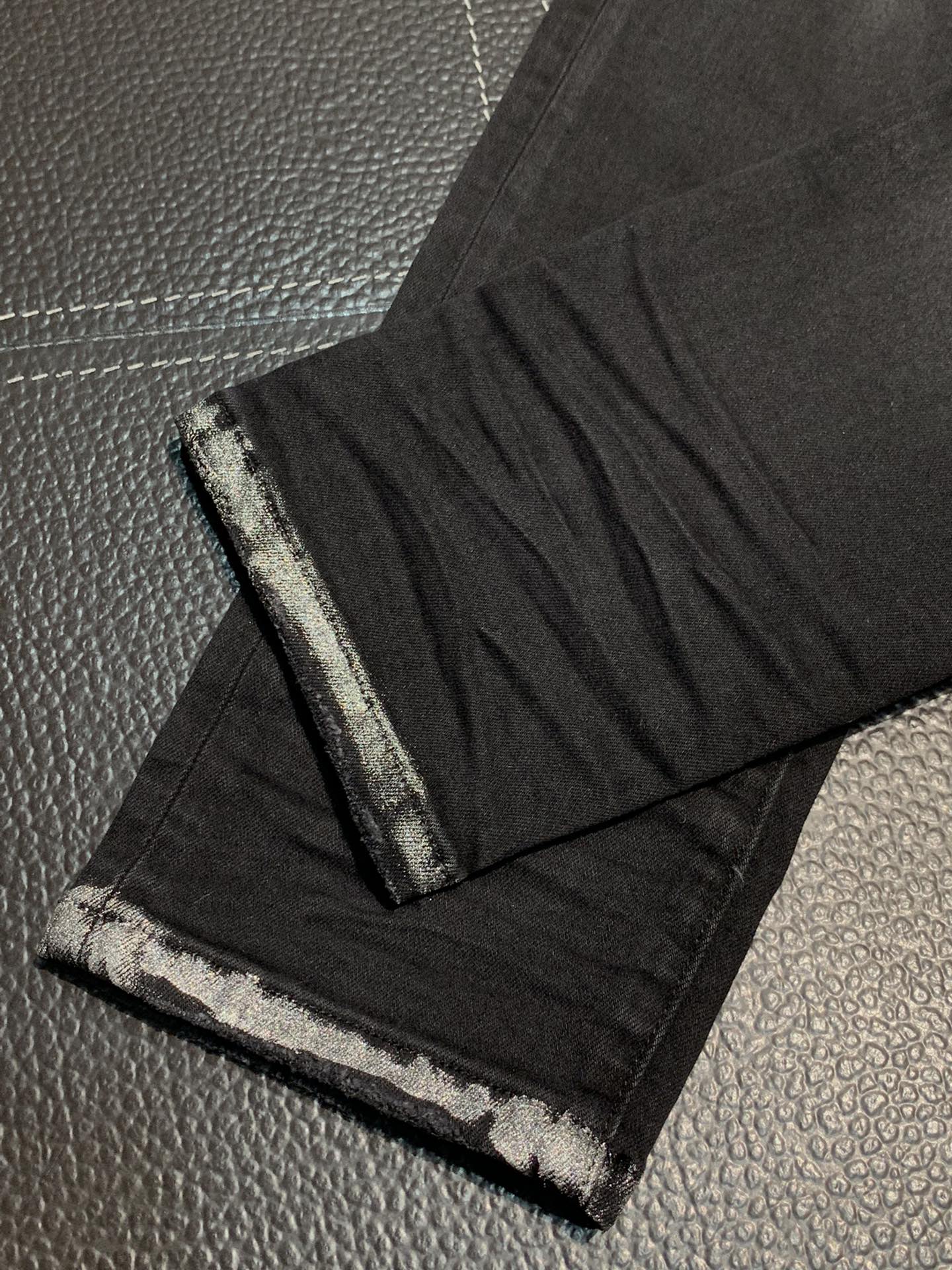  。PURPLE-BRAND 独家专供新款 休闲牛仔裤，高端版本！专柜 面料 透气舒适度高，细节无可挑剔