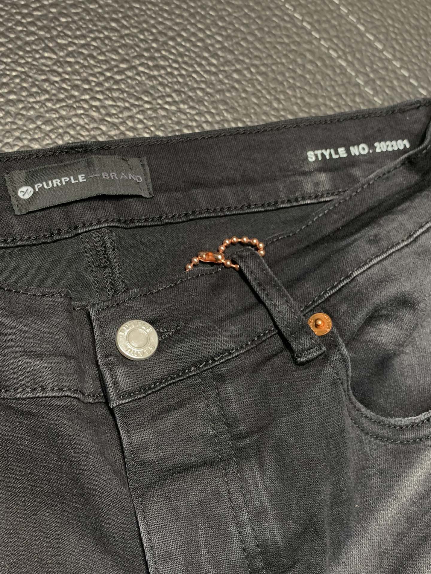  。PURPLE-BRAND 独家专供新款 休闲牛仔裤，高端版本！专柜 面料 透气舒适度高，细节无可挑剔