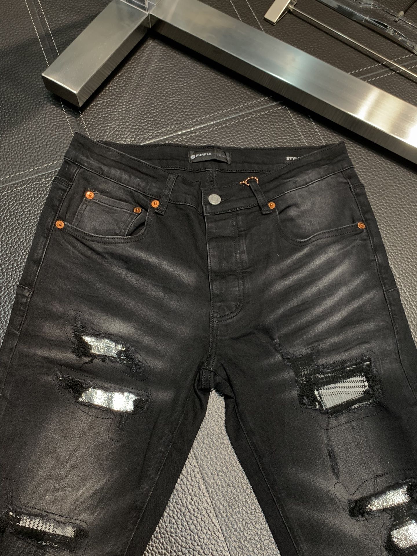  。PURPLE-BRAND 独家专供新款 休闲牛仔裤，高端版本！专柜 面料 透气舒适度高，细节无可挑剔