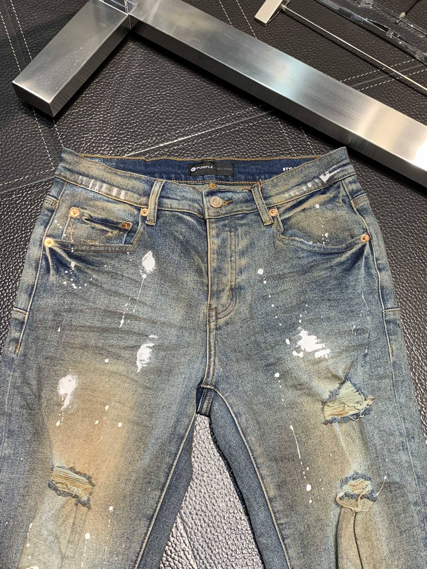  。PURPLE-BRAND 独家专供新款 休闲牛仔裤，高端版本！专柜 面料 透气舒适度高，细节无可挑剔