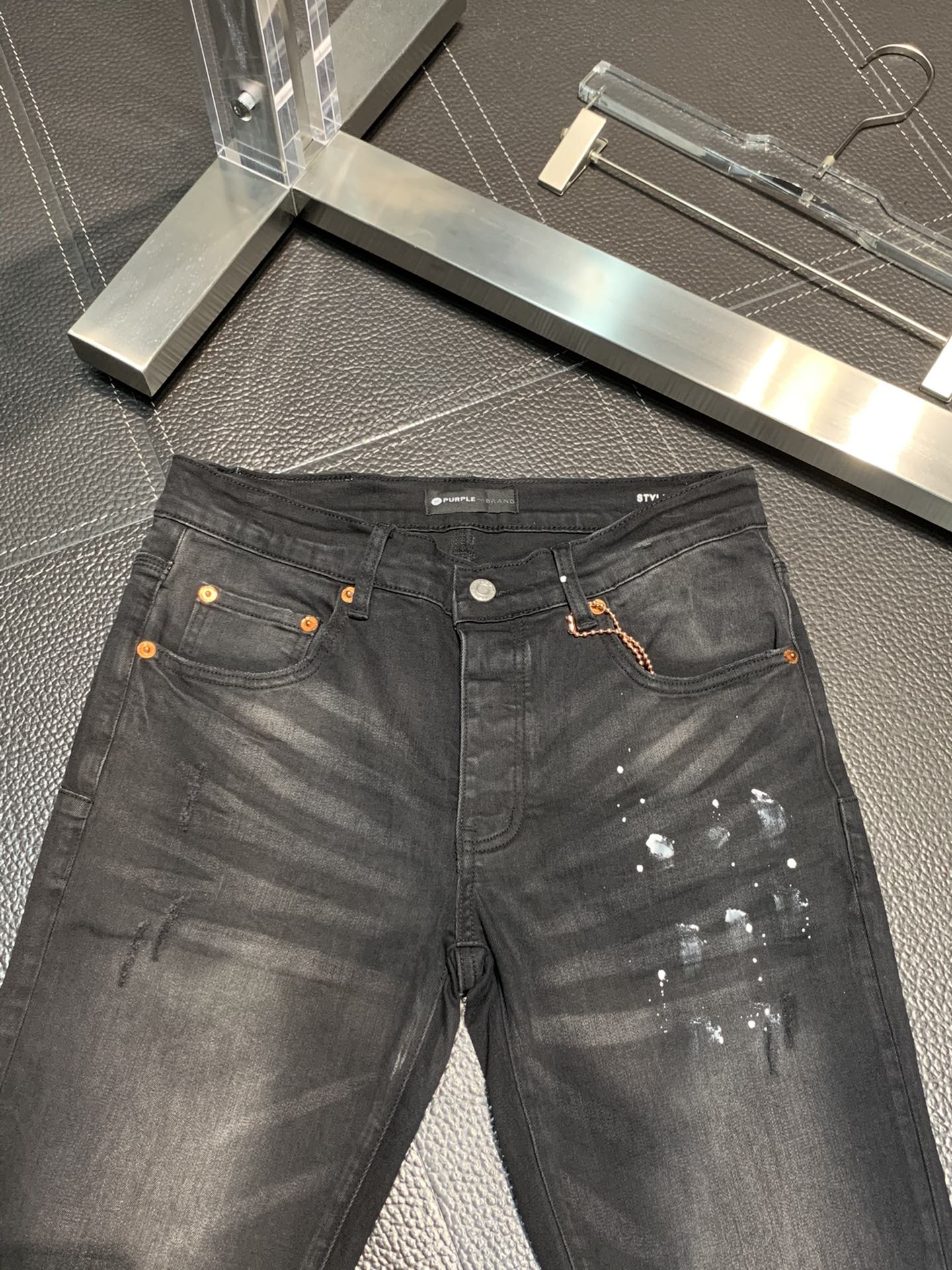  。PURPLE-BRAND 独家专供新款 休闲牛仔裤，高端版本！专柜 面料 透气舒适度高，细节无可挑剔