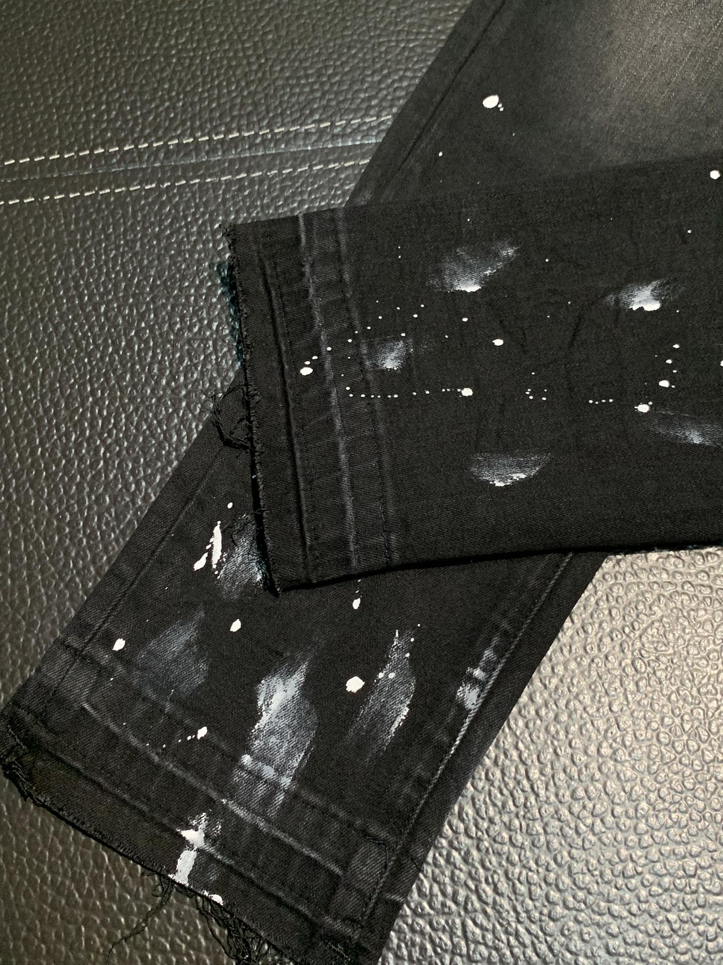  。PURPLE-BRAND 独家专供新款 休闲牛仔裤，高端版本！专柜 面料 透气舒适度高，细节无可挑剔