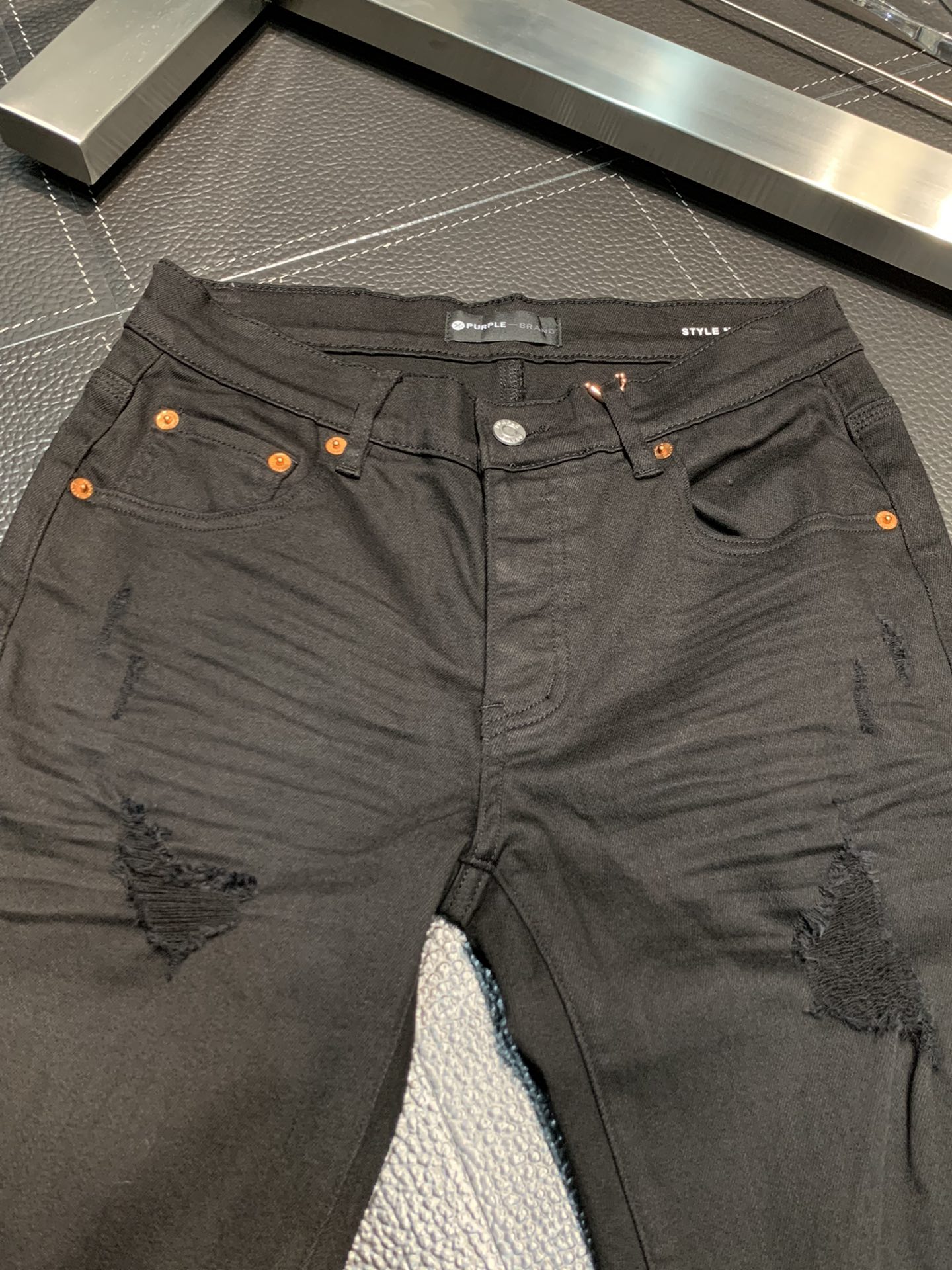  。PURPLE-BRAND 独家专供新款 休闲牛仔裤，高端版本！专柜 面料 透气舒适度高，细节无可挑剔