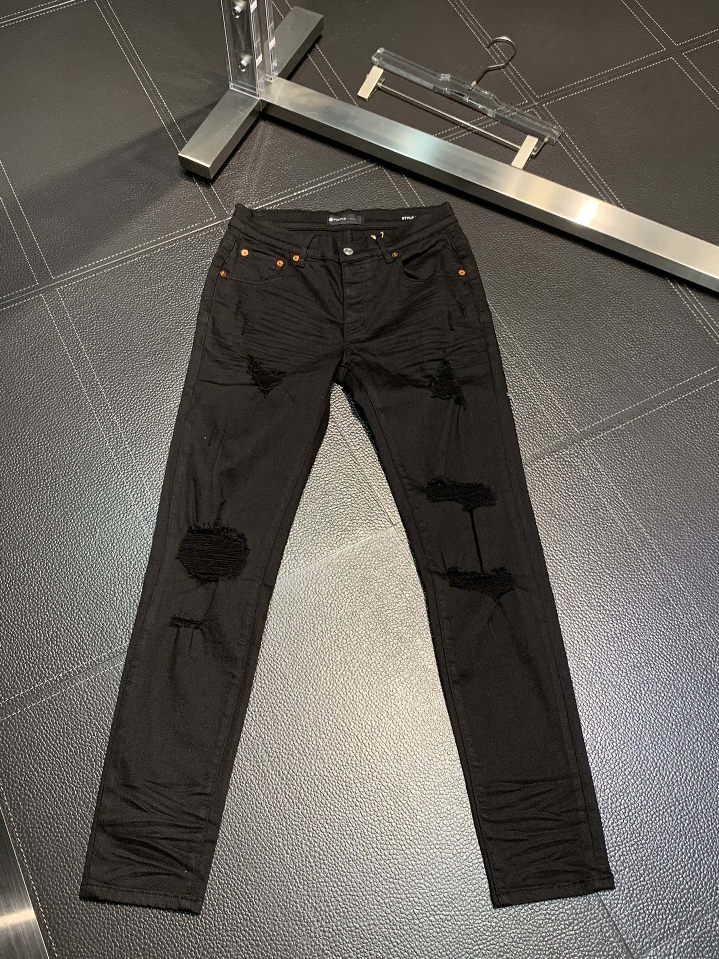  。PURPLE-BRAND 独家专供新款 休闲牛仔裤，高端版本！专柜 面料 透气舒适度高，细节无可挑剔