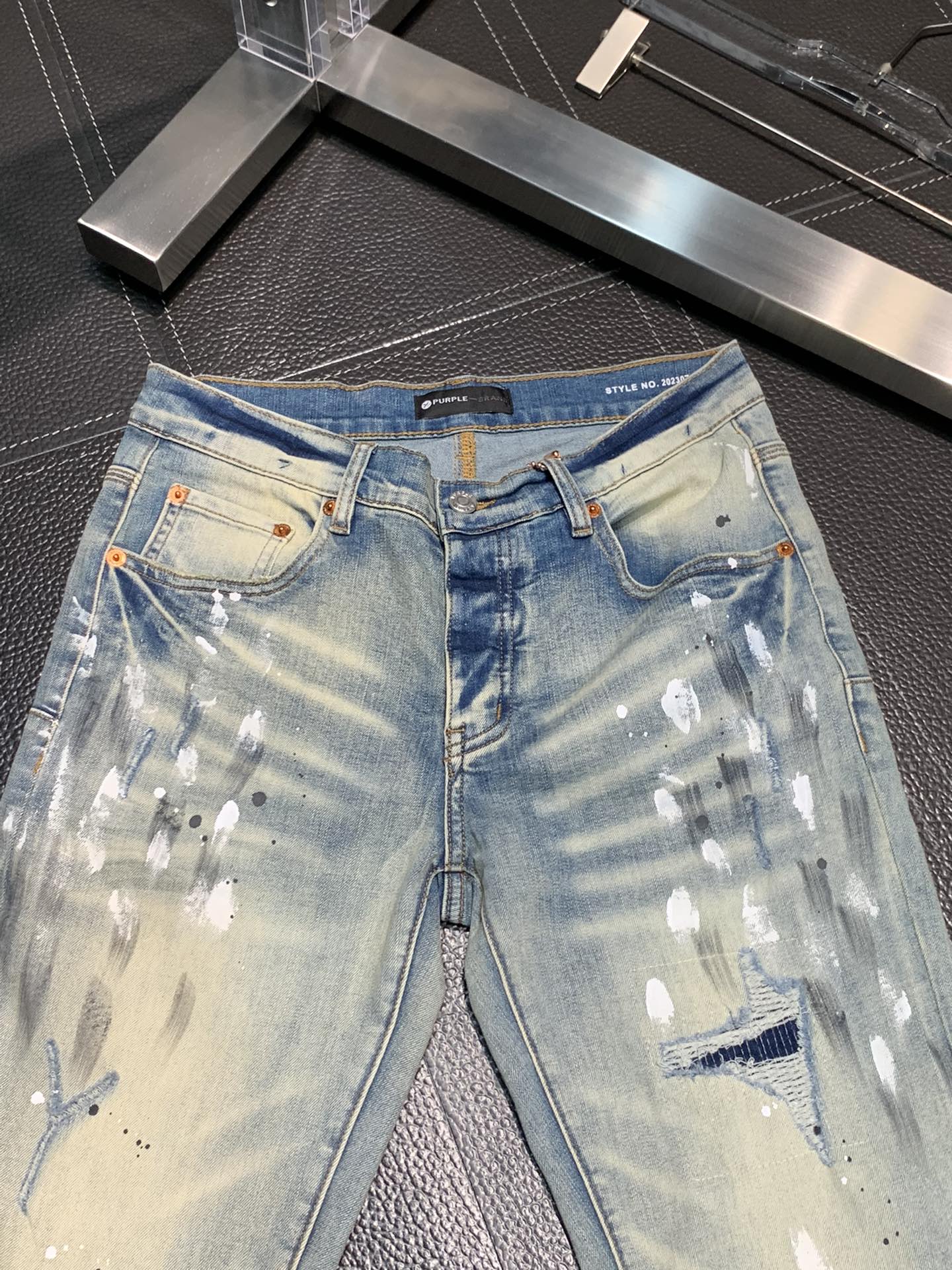  。PURPLE-BRAND 独家专供新款 休闲牛仔裤，高端版本！专柜 面料 透气舒适度高，细节无可挑剔