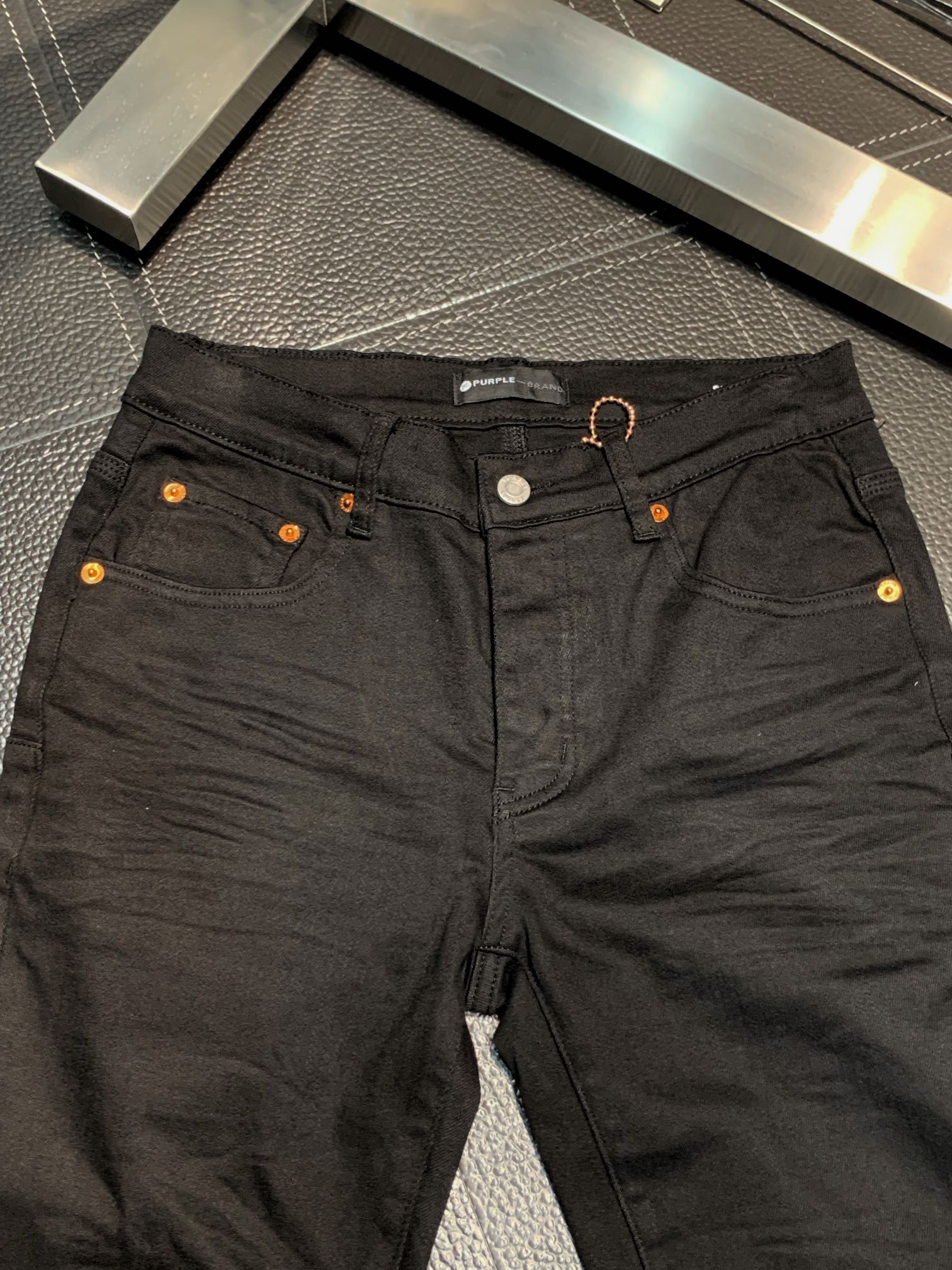  。PURPLE-BRAND 独家专供新款 休闲牛仔裤，高端版本！专柜 面料 透气舒适度高，细节无可挑剔
