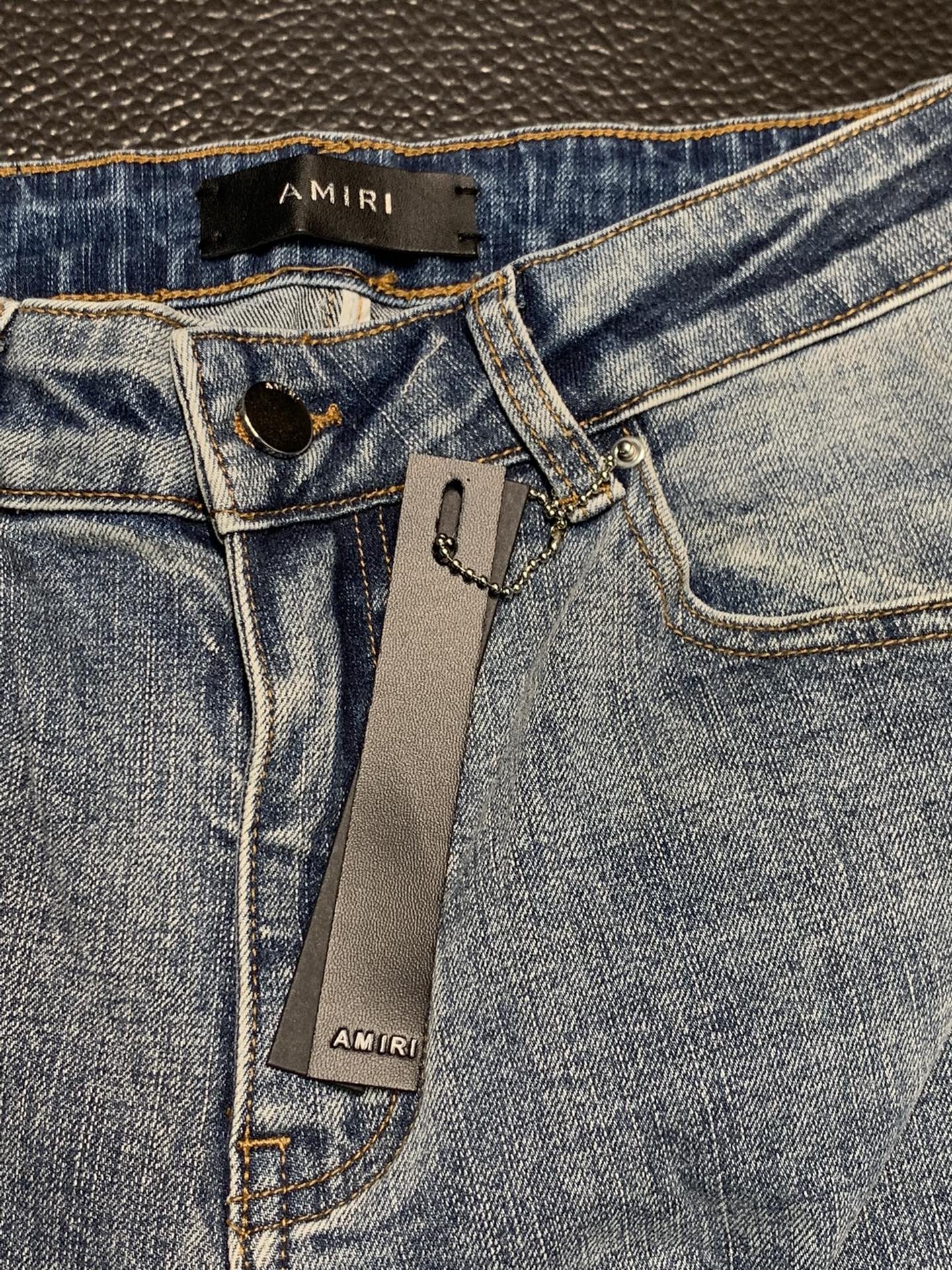  。Amiri 独家专供新款 修身款 小直筒 牛仔裤，高端版本！专柜 面料 透气舒适度高，细节无可挑剔，