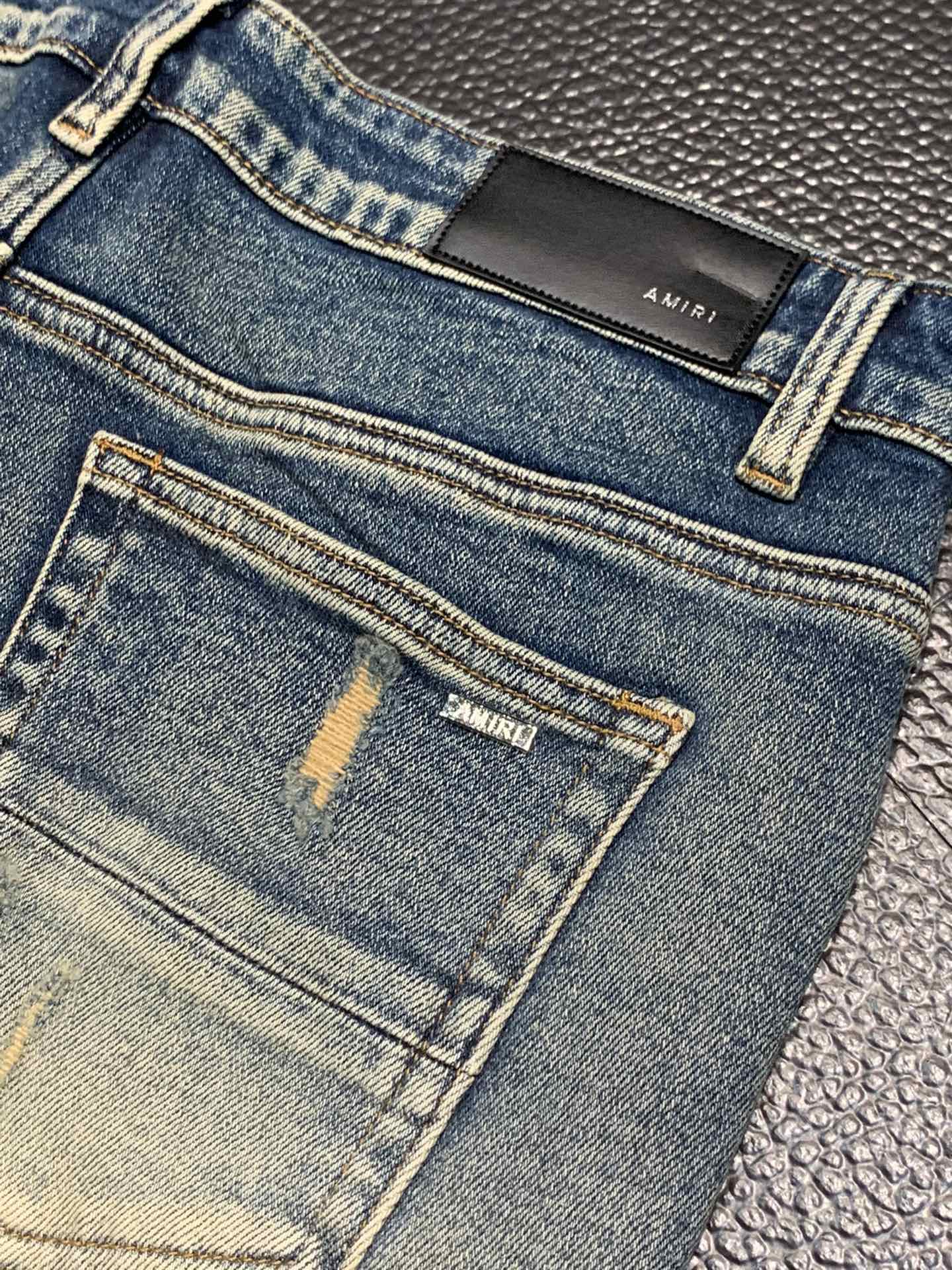  。Amiri 独家专供新款 修身款 小直筒 牛仔裤，高端版本！专柜 面料 透气舒适度高，细节无可挑剔，