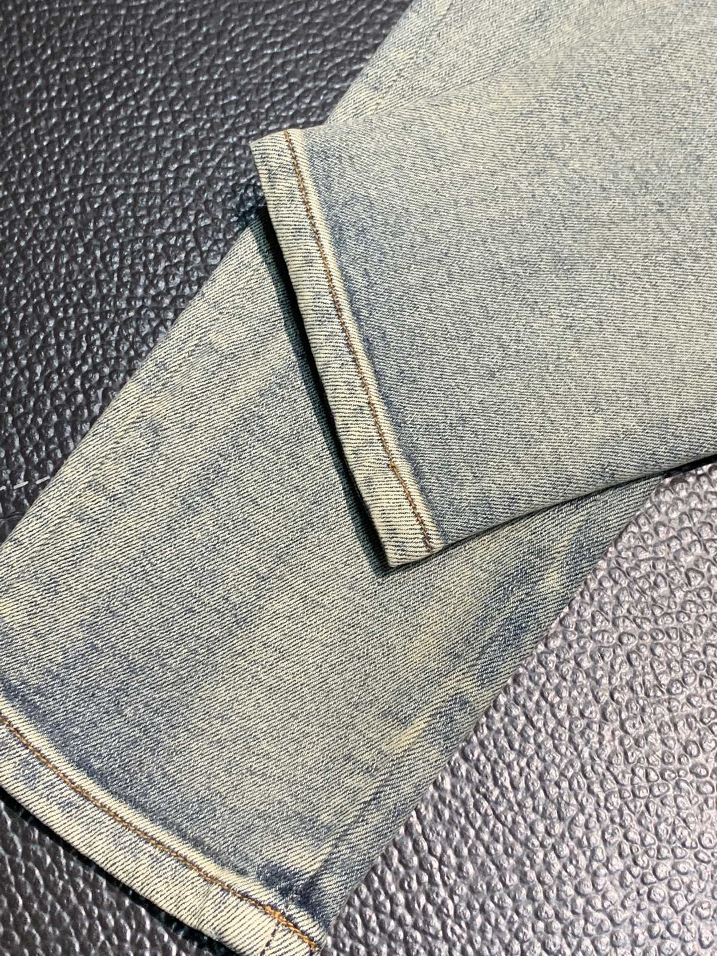  。Amiri 独家专供新款 修身款 小直筒 牛仔裤，高端版本！专柜 面料 透气舒适度高，细节无可挑剔，