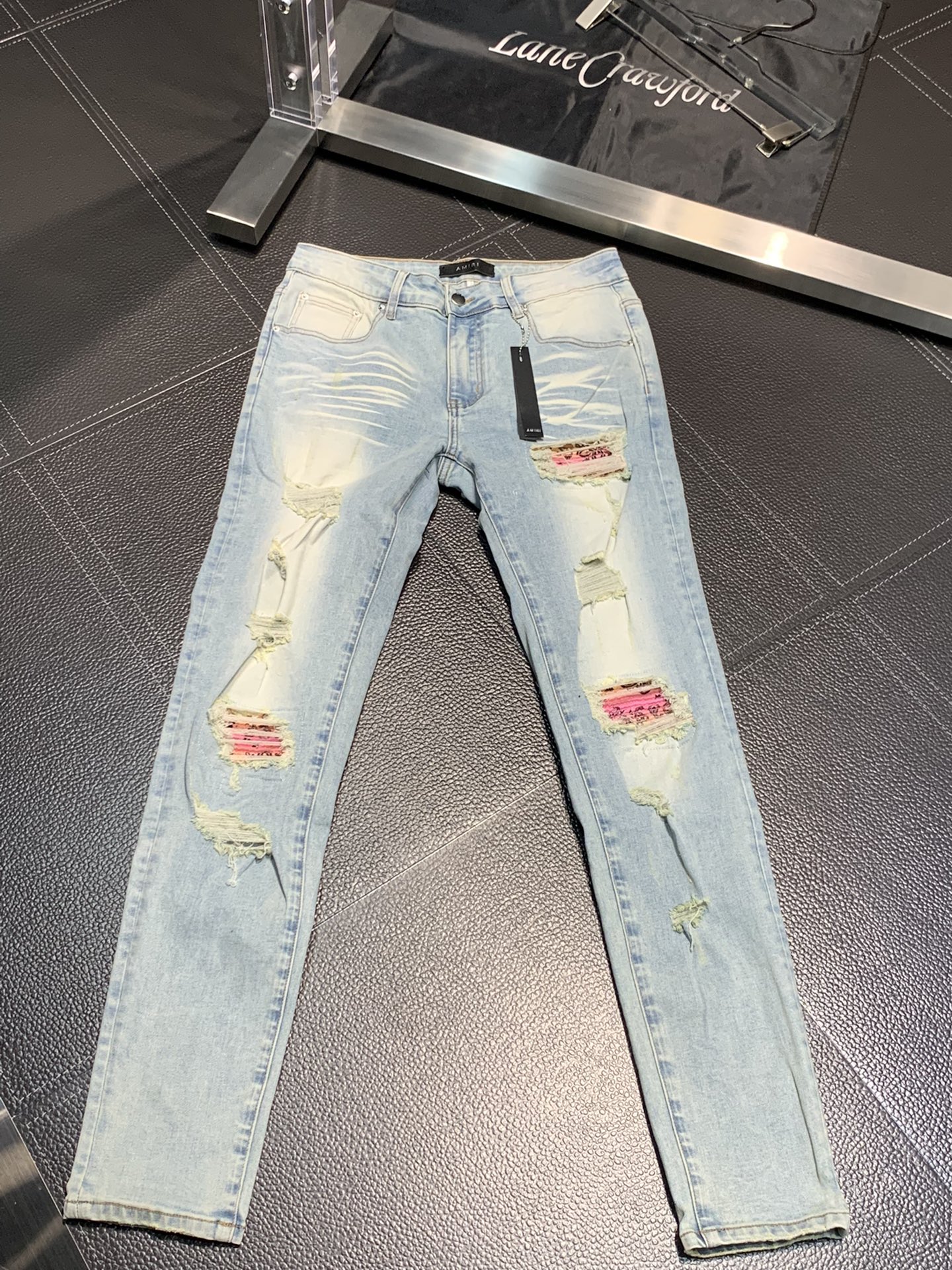  。Amiri 独家专供新款 修身款 小直筒 牛仔裤，高端版本！专柜 面料 透气舒适度高，细节无可挑剔，